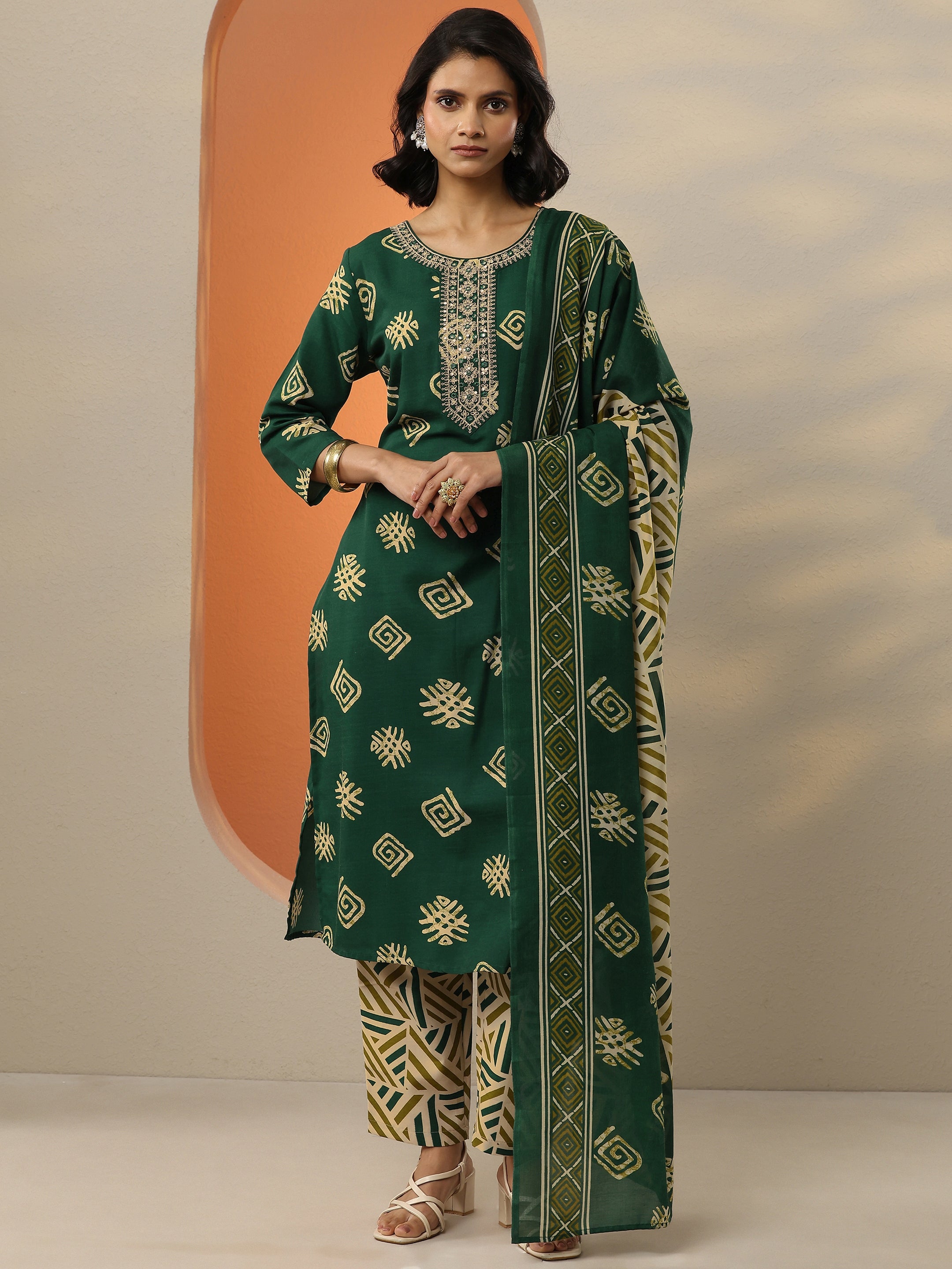 Green Printed Cotton Blend  Straight Suit Set With Dupatta