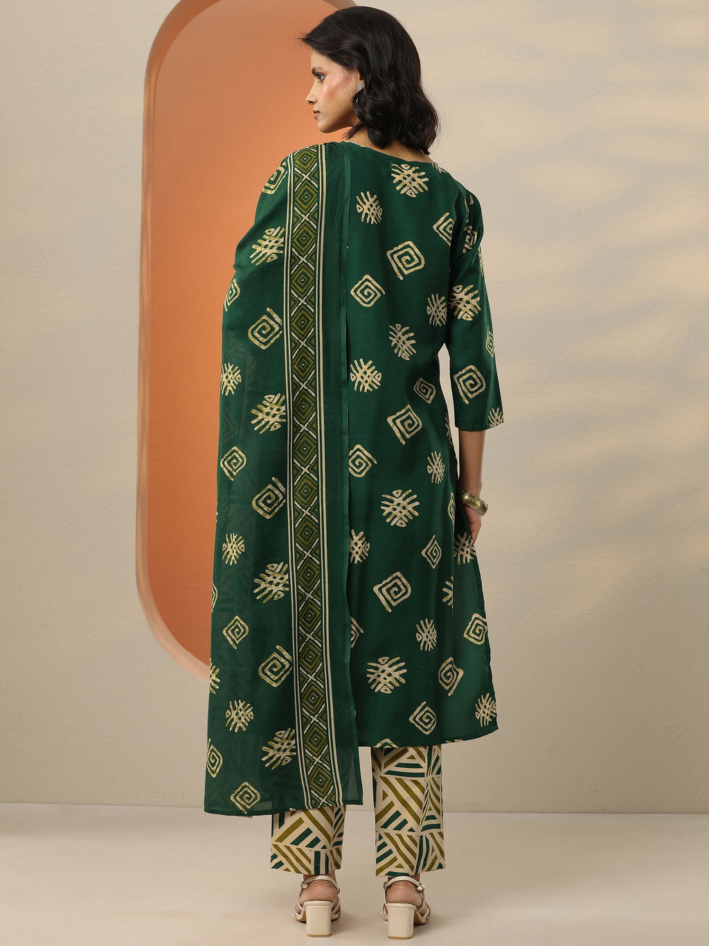 Green Printed Cotton Blend  Straight Suit Set With Dupatta