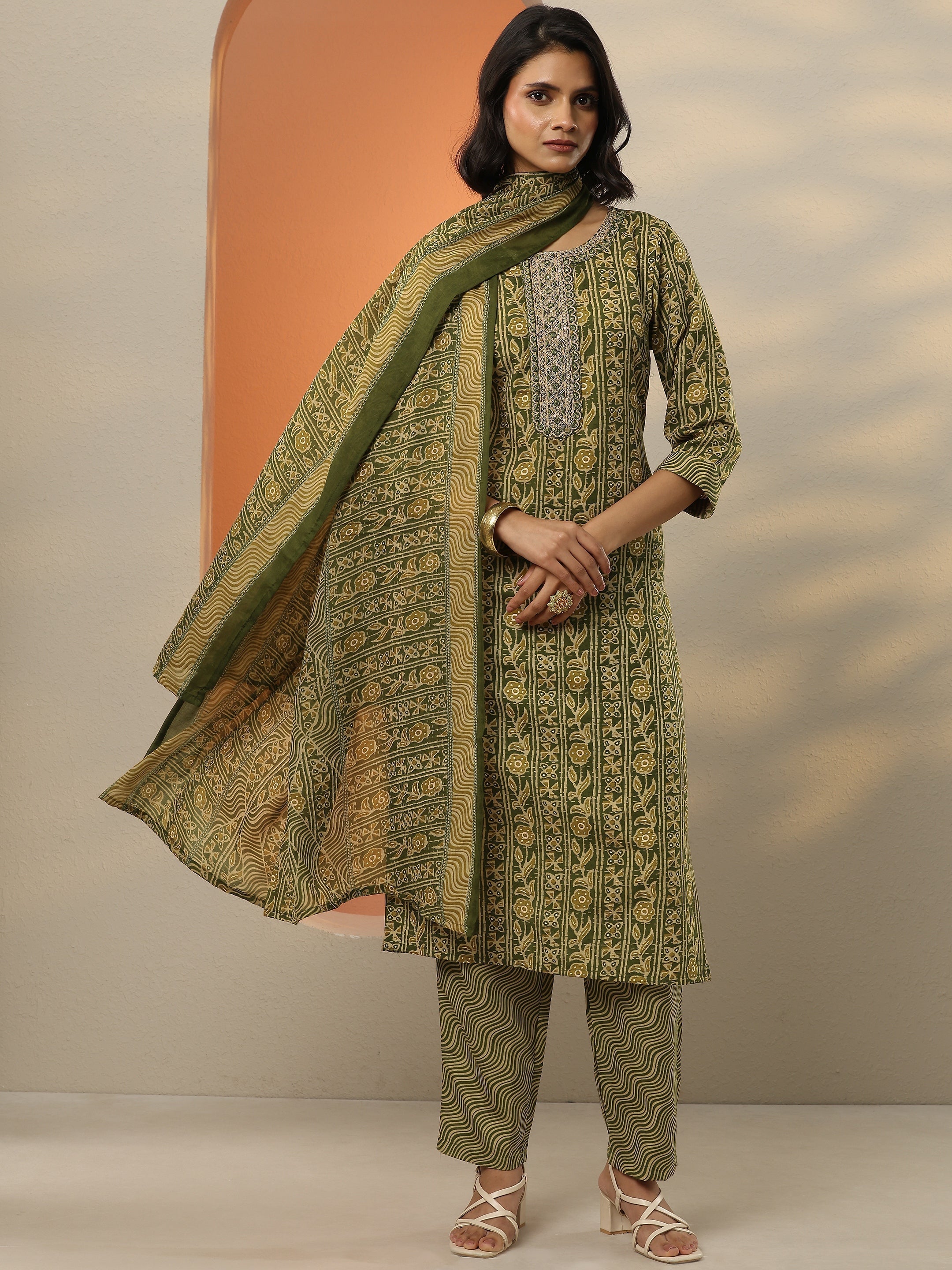 Green Printed Cotton Blend  Straight Suit Set With Dupatta