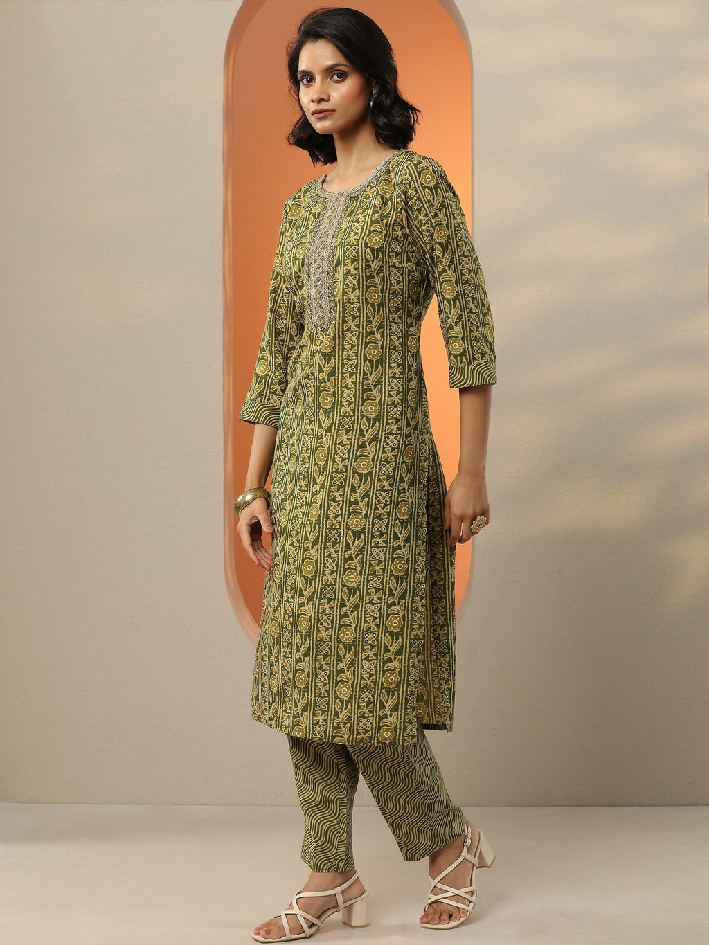 Green Printed Cotton Blend  Straight Suit Set With Dupatta