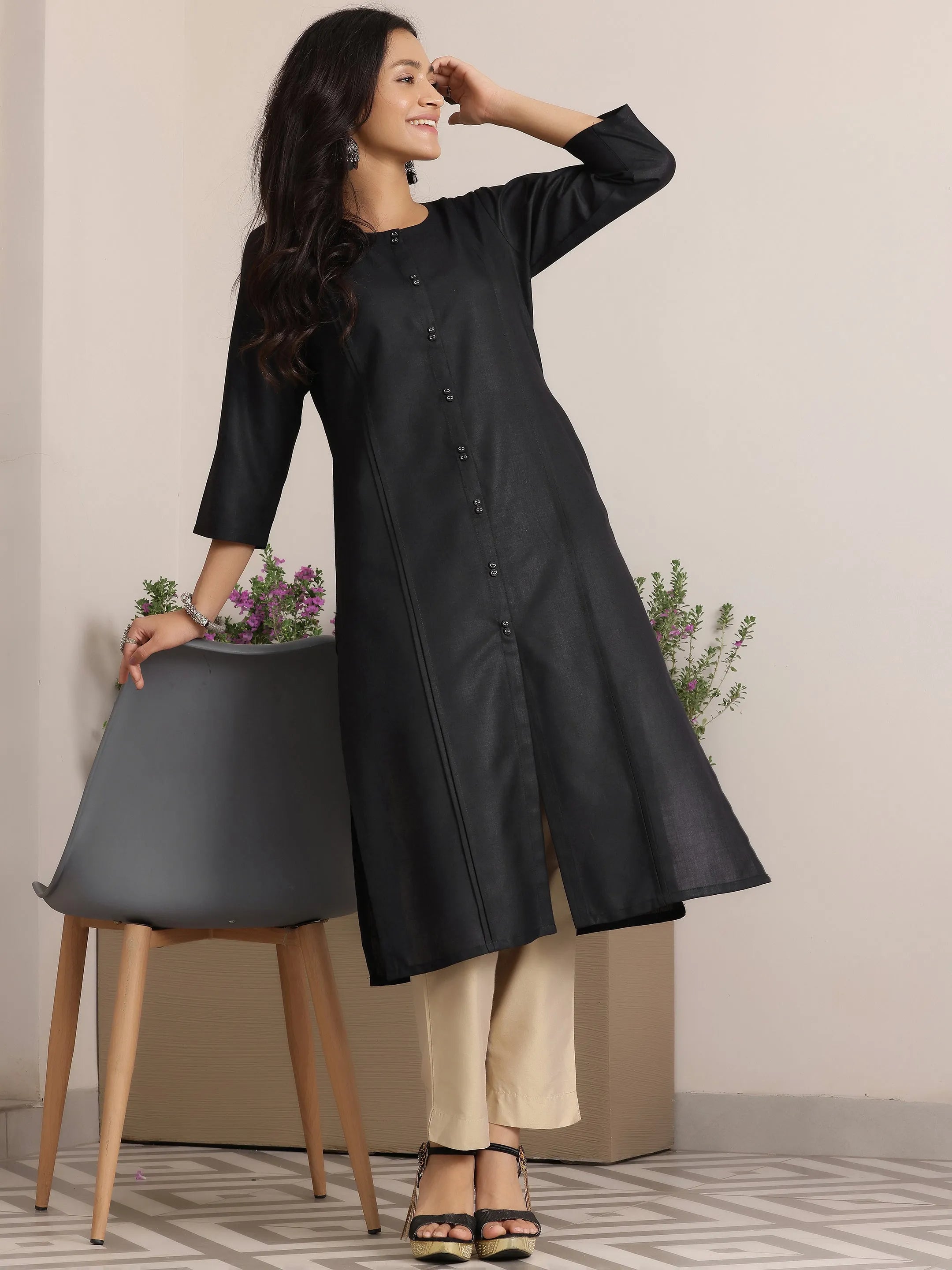 Black Solid Cotton Blend Straight Kurta