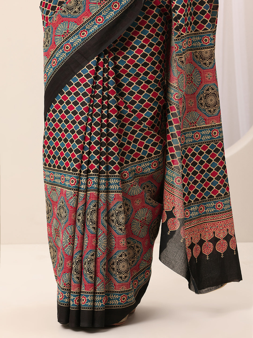Maroon Printed Cotton Saree With Unstitched Blouse Piece