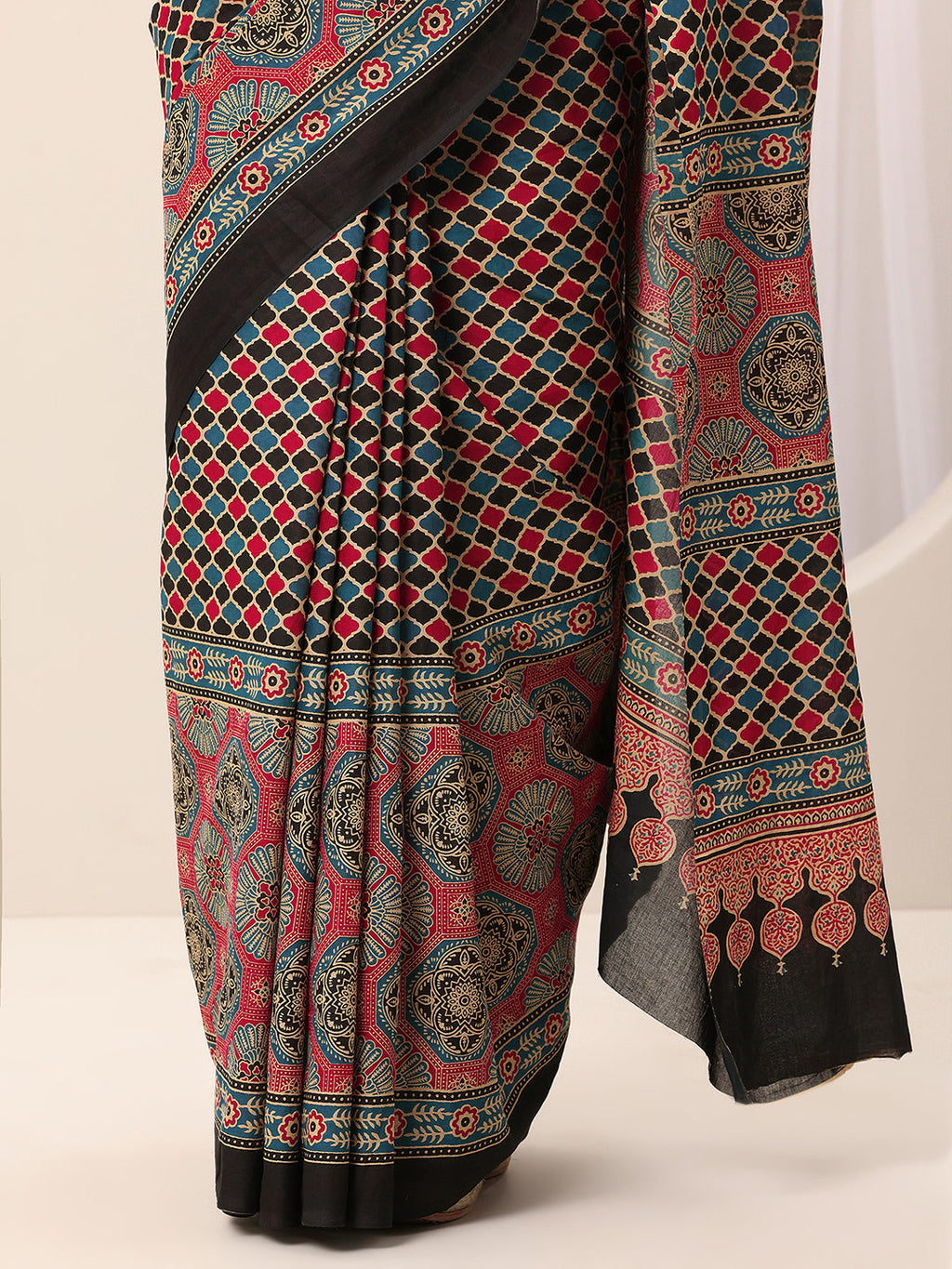 Maroon Printed Cotton Saree With Unstitched Blouse Piece