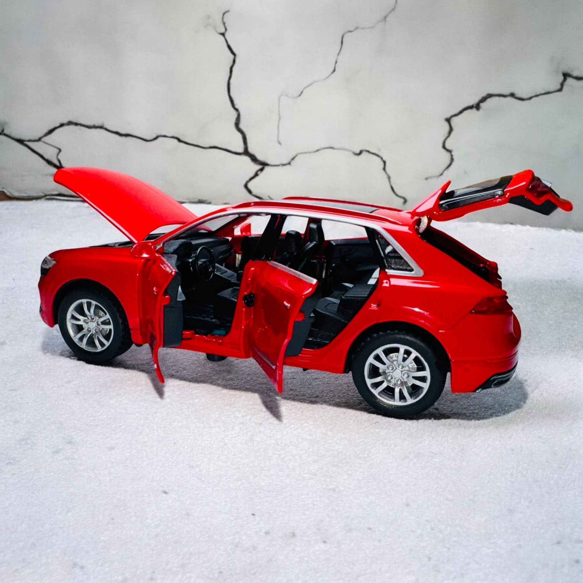 Audi Q8 1:24 diecast scale model car collectible | Assorted Colors