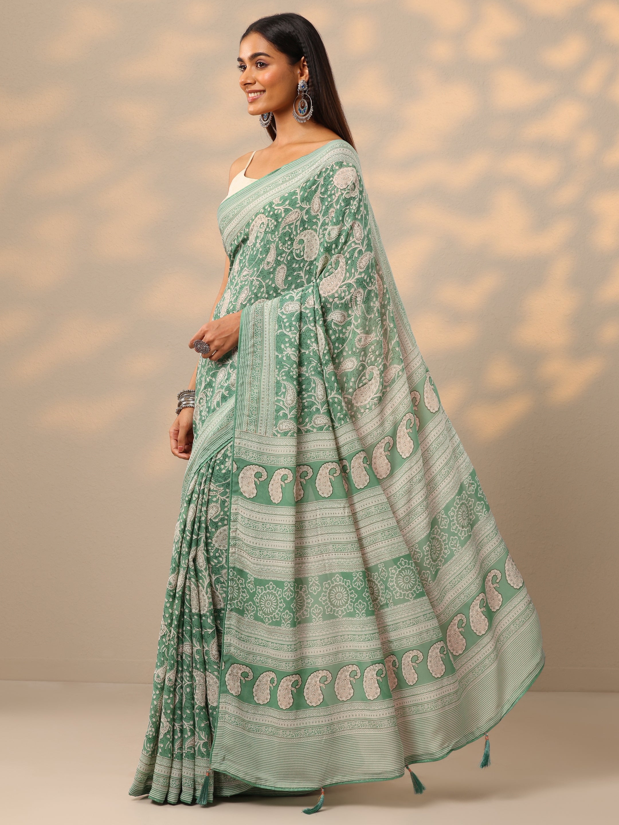 Green Printed Georgette Saree With Unstitched Blouse Piece