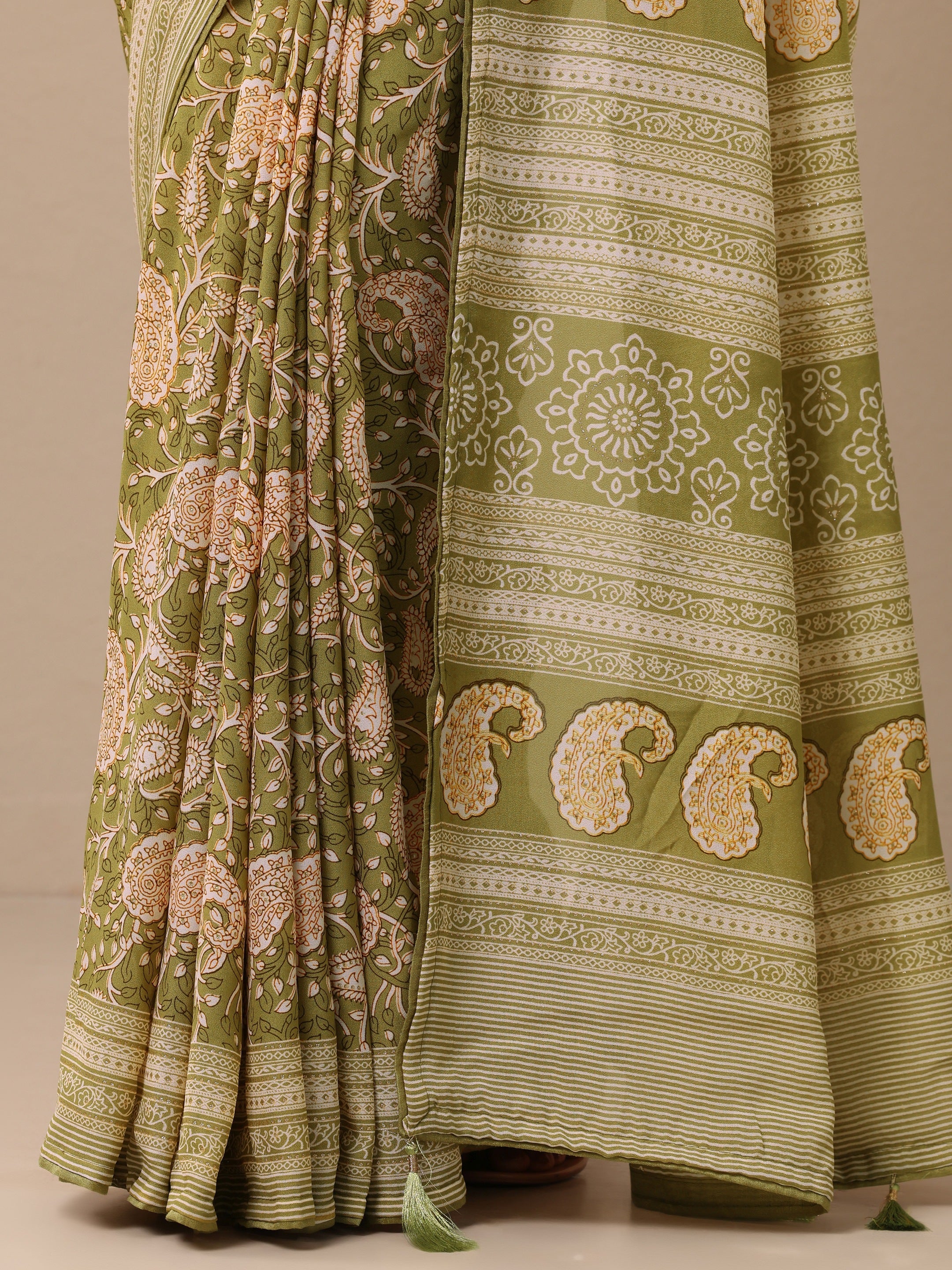 Green Printed Georgette Saree With Unstitched Blouse Piece