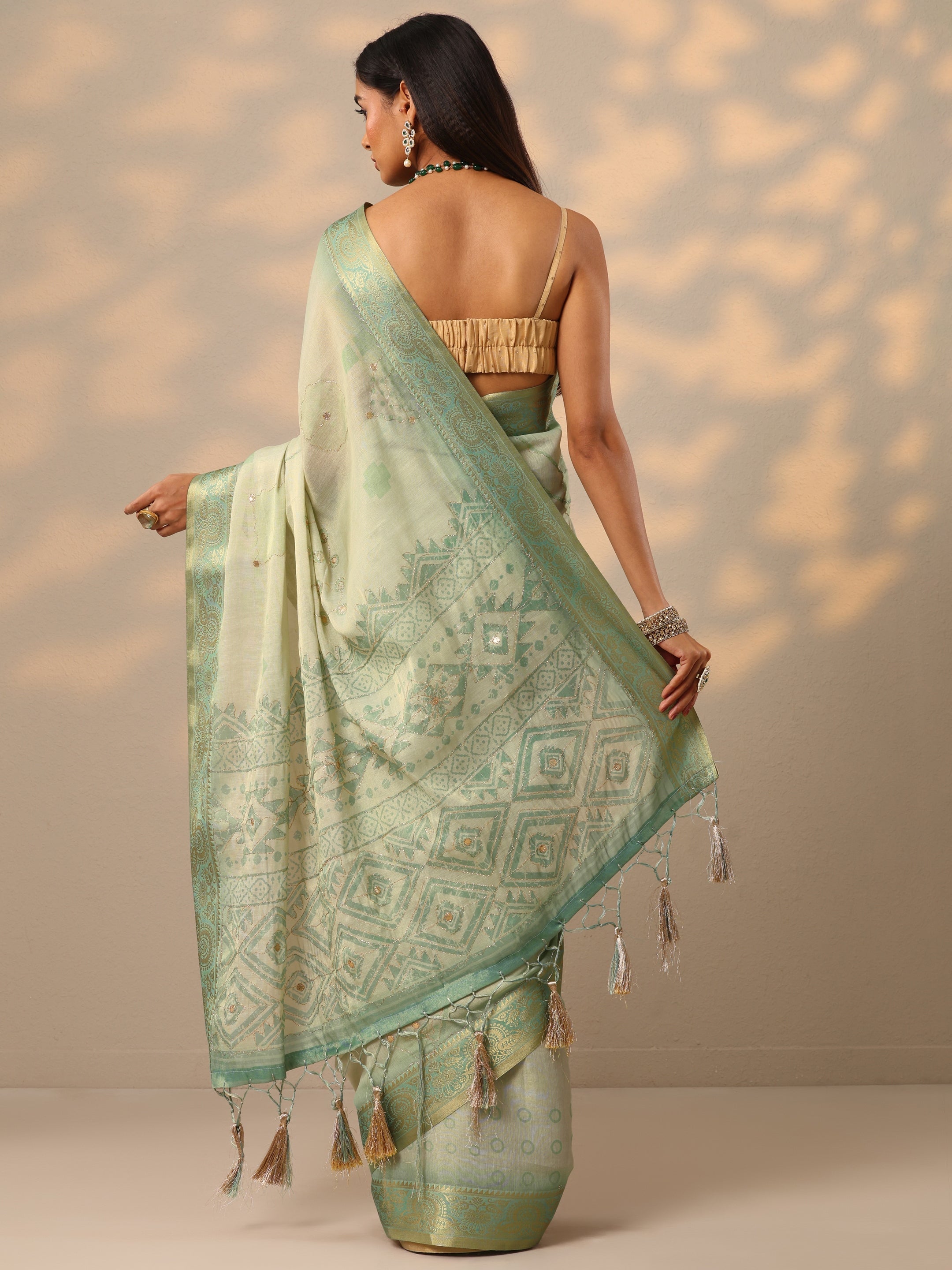 Green Woven Design Silk blend Saree With Unstitched Blouse Piece