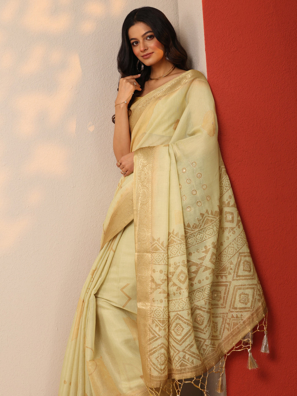 Gold Printed Silk Blend Sarees With Unstitched Blouse Piece