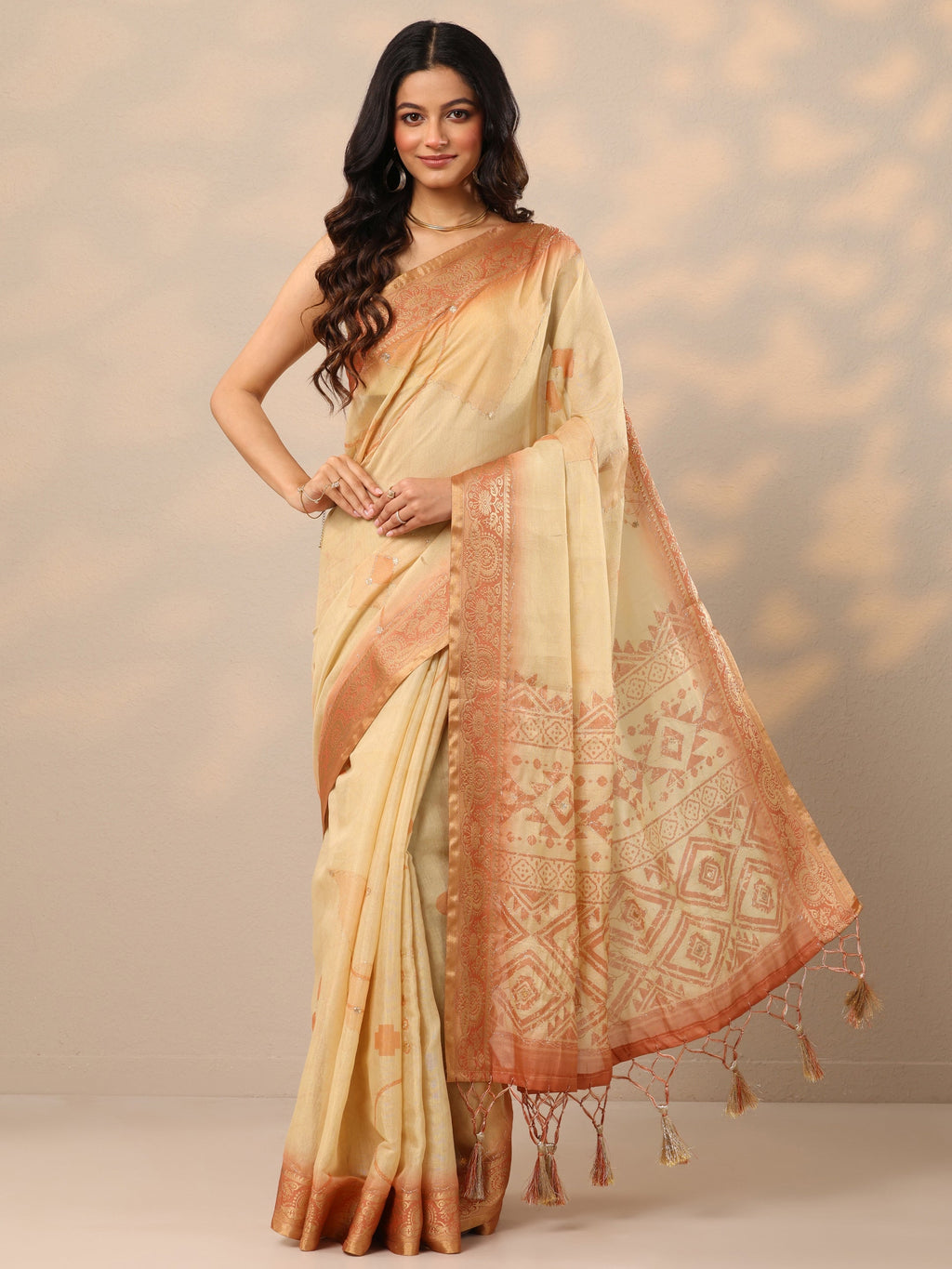 Cream Printed Silk Blend Sarees With Unstitched Blouse Piece