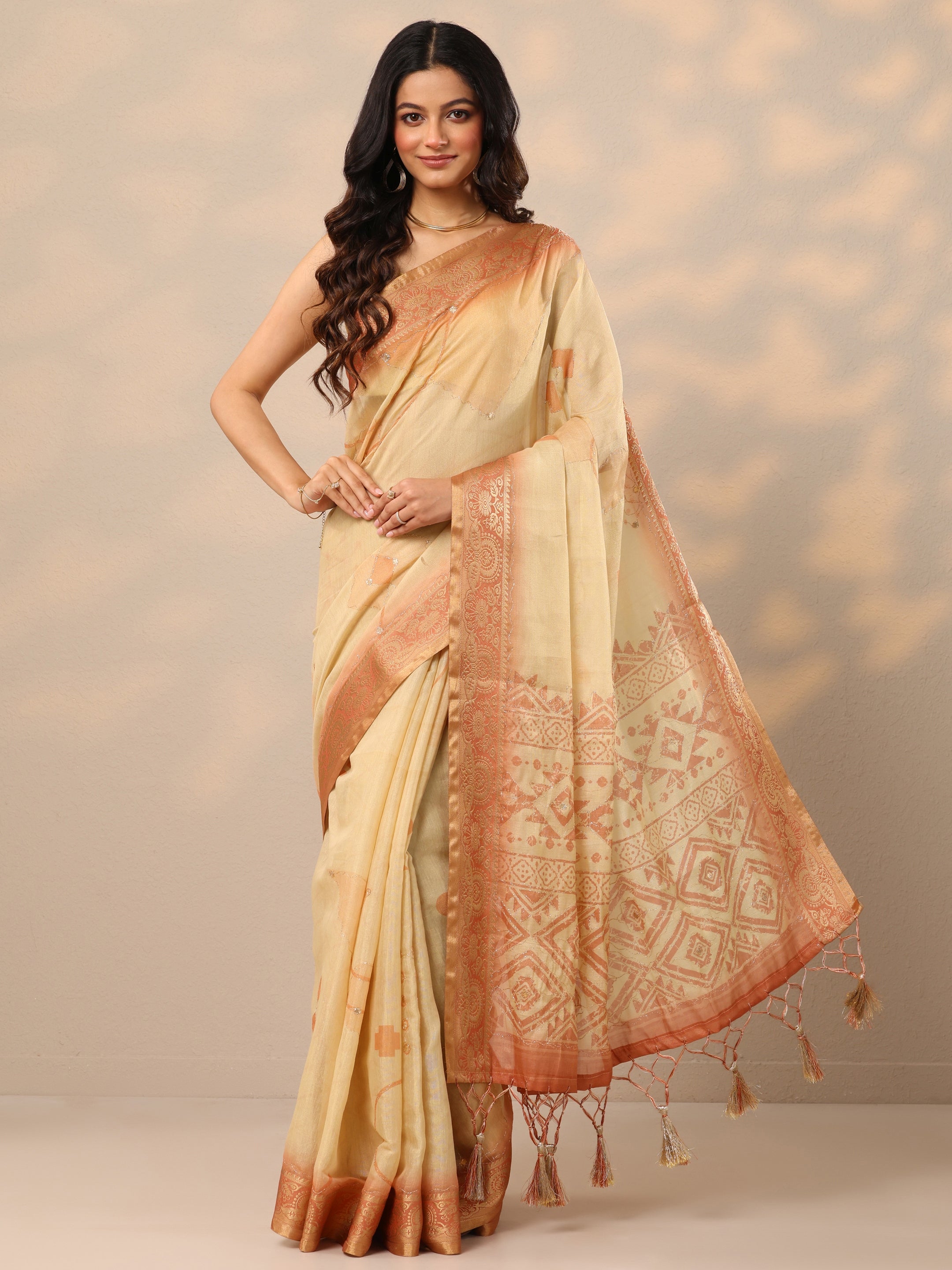Cream Printed Silk Blend Sarees With Unstitched Blouse Piece