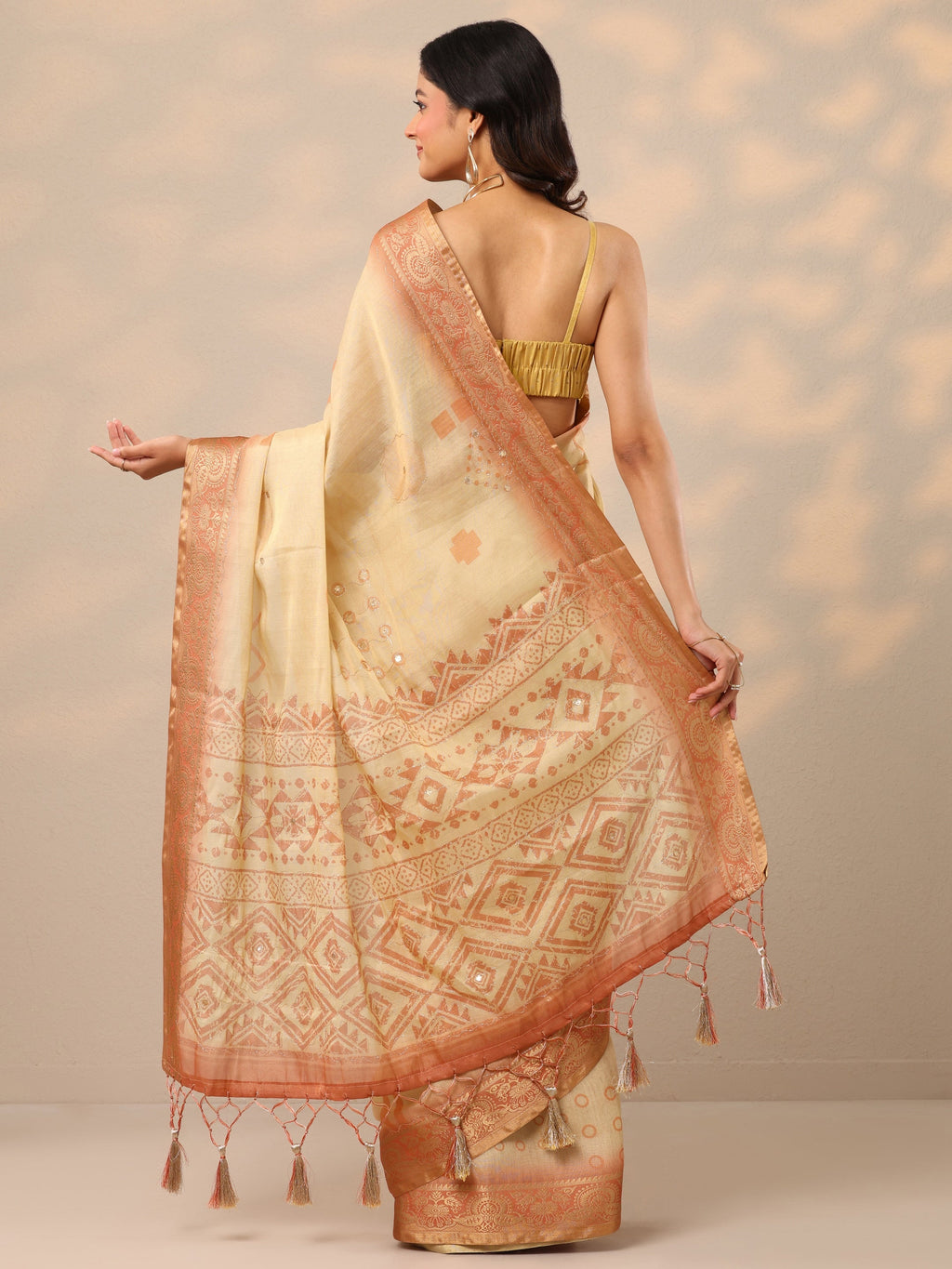 Cream Printed Silk Blend Sarees With Unstitched Blouse Piece