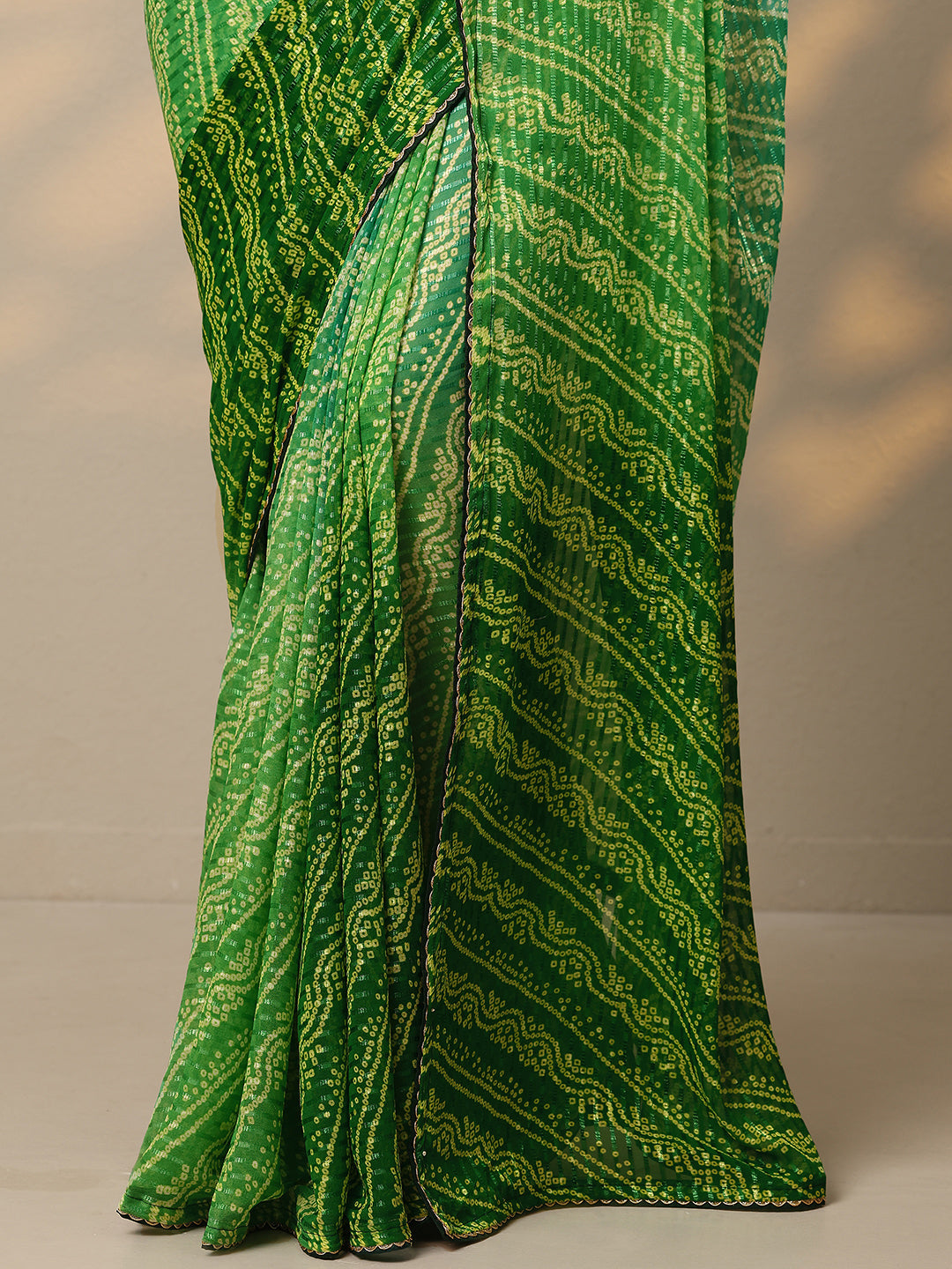 Green Bandhani Printed Chiffon Saree With Unstitched Blouse Piece