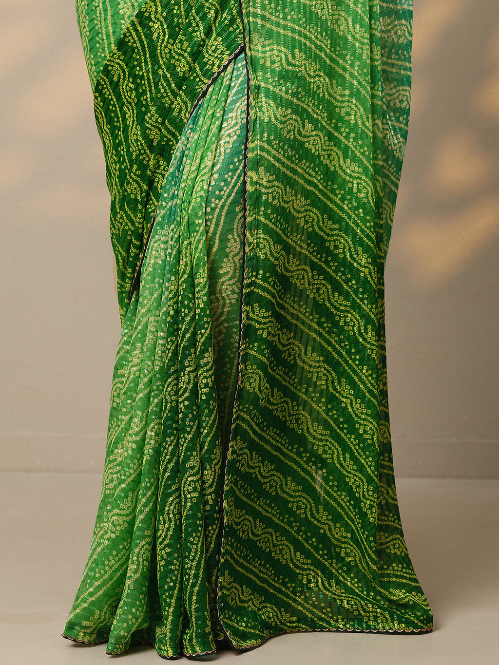 Green Bandhani Printed Chiffon Saree With Unstitched Blouse Piece