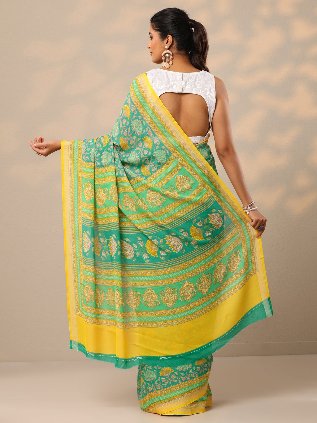 Green Printed Georgette Sarees With Unstitched Blouse Piece