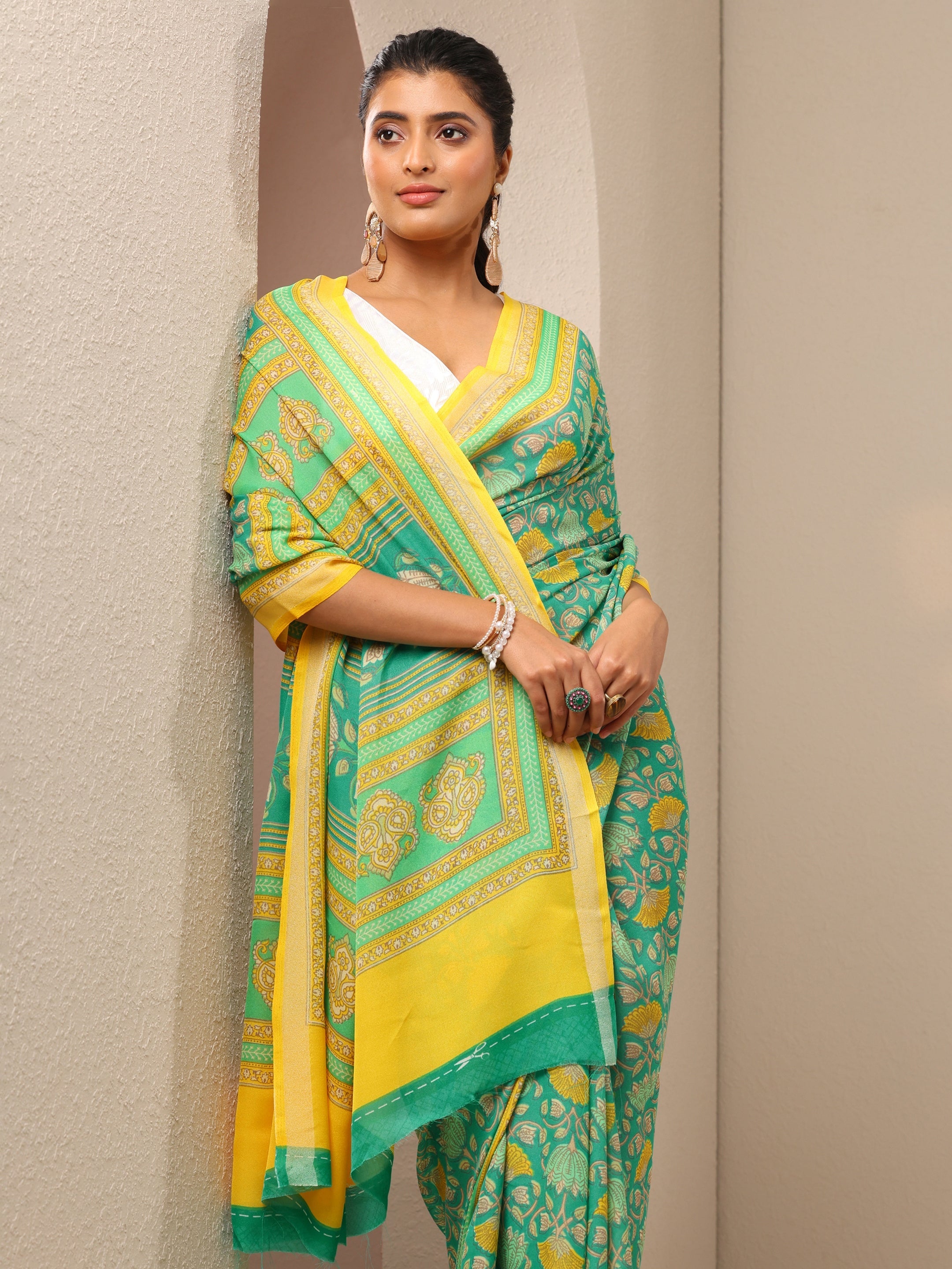 Green Printed Georgette Sarees With Unstitched Blouse Piece