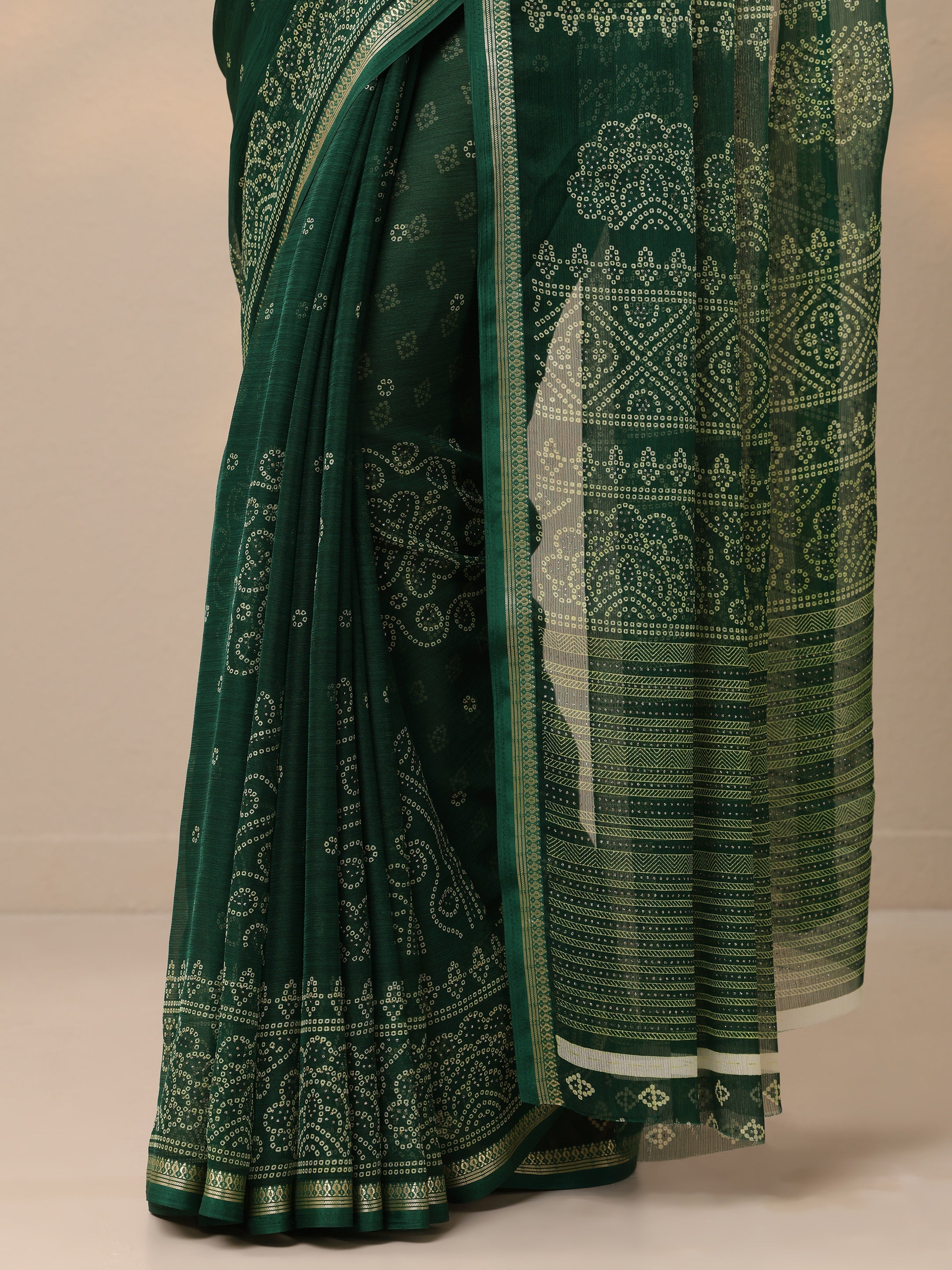 Green Bandhani Printed Chiffon Saree With Unstitched Blouse Piece