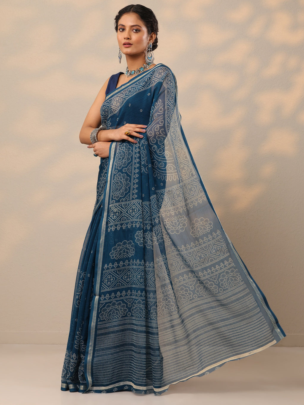 Navy blue Printed Chiffon Saree With Unstitched Blouse Piece