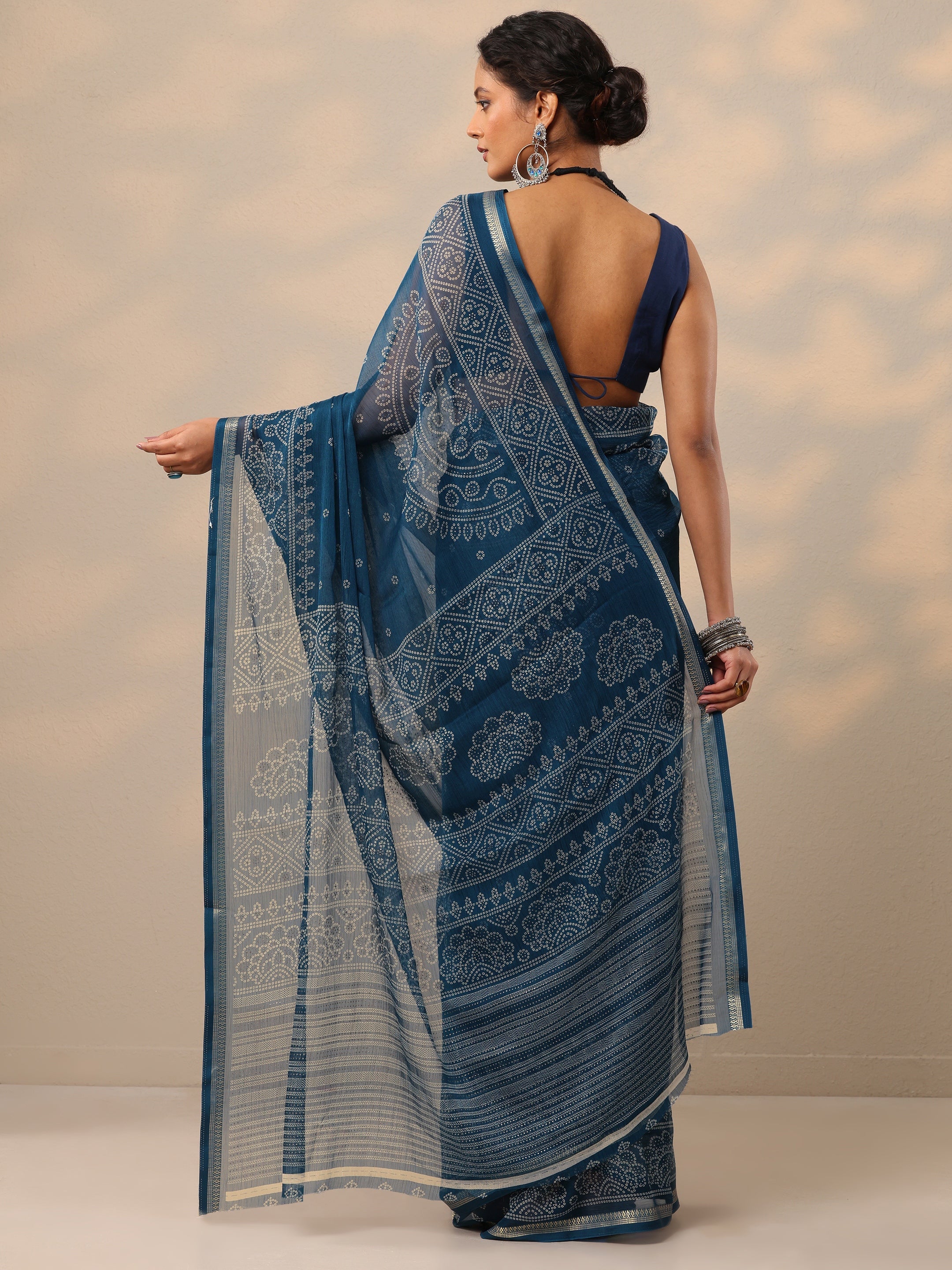 Navy blue Printed Chiffon Saree With Unstitched Blouse Piece