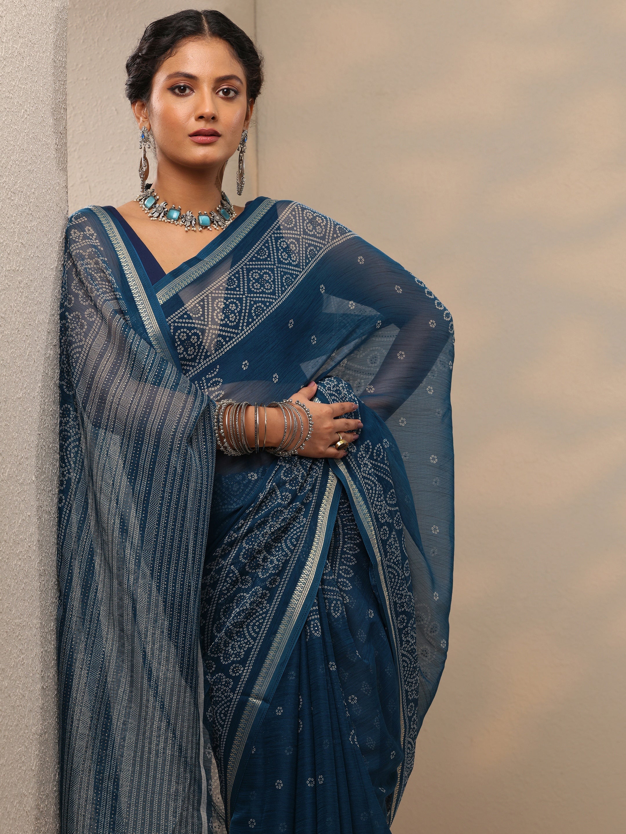 Navy blue Printed Chiffon Saree With Unstitched Blouse Piece