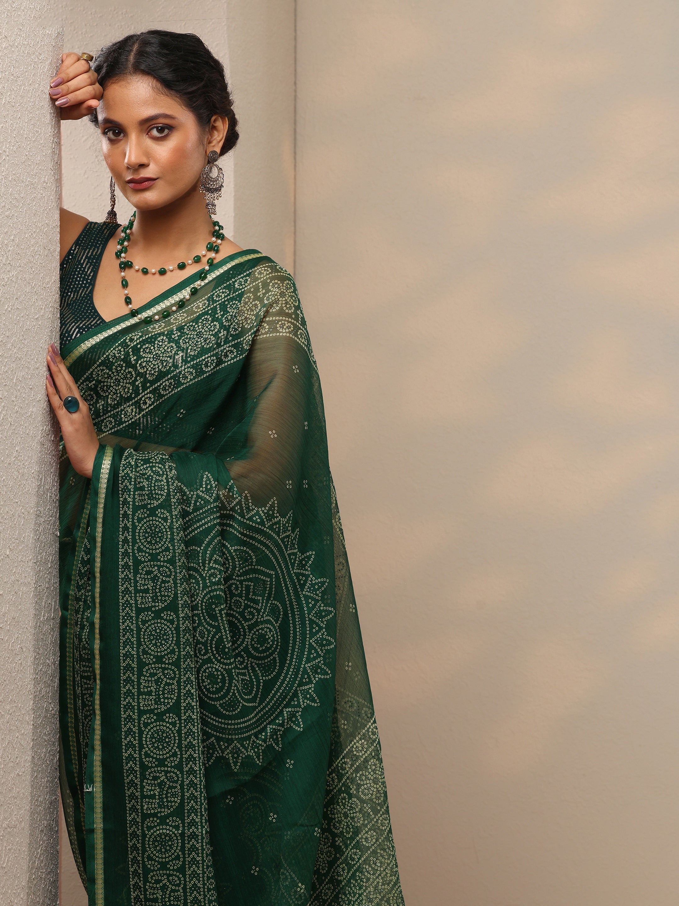 Green Bandhani Printed Chiffon Saree With Unstitched Blouse Piece