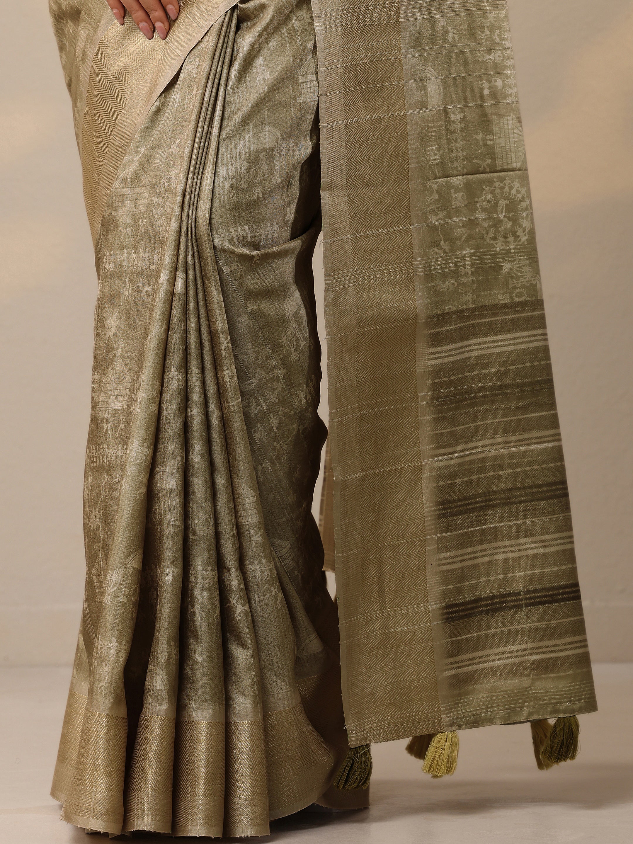 Gold Printed Silk Blend Sarees With Unstitched Blouse Piece