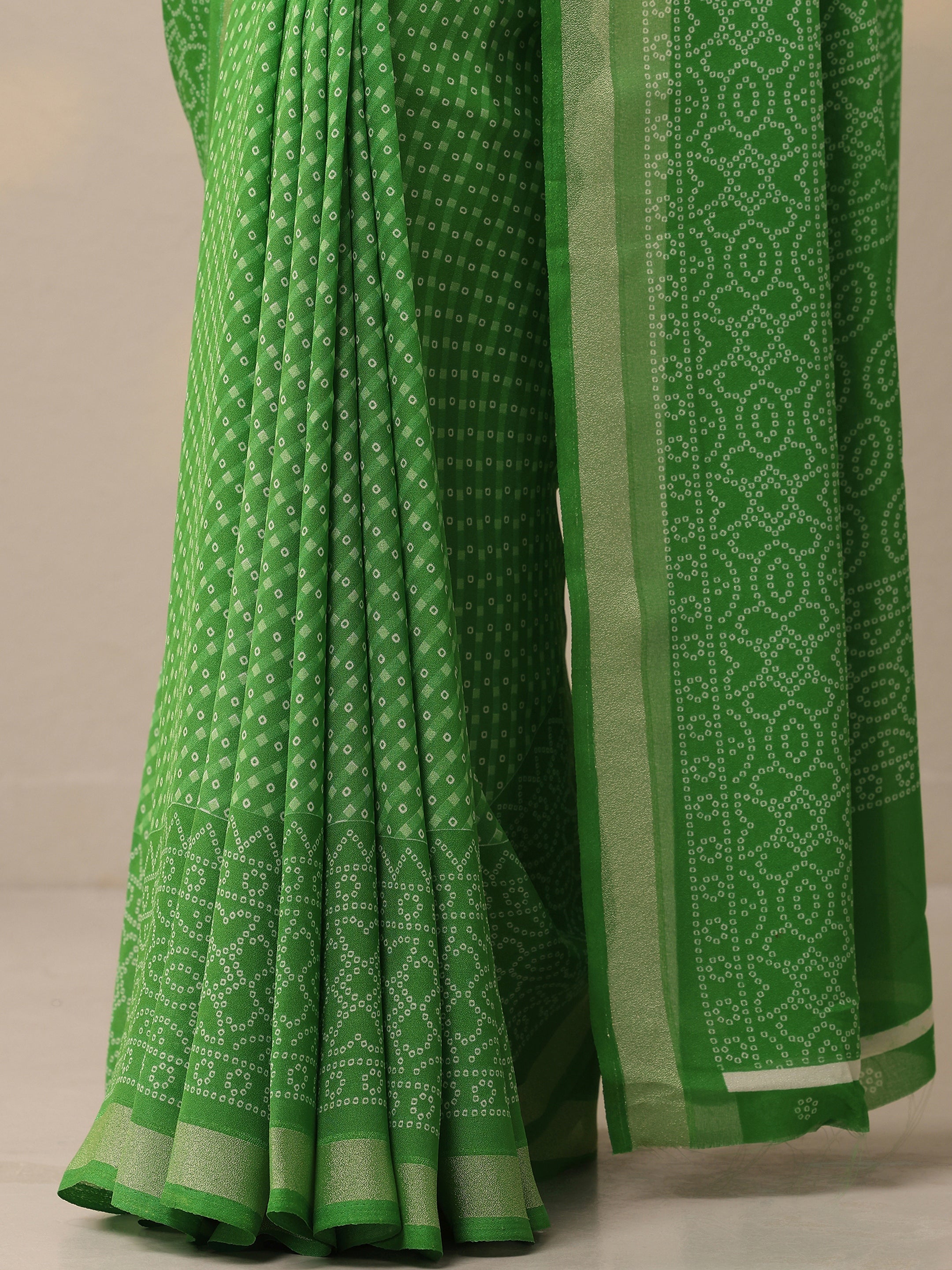 Green Bandhani Printed Georgette Sarees With Unstitched Blouse Piece