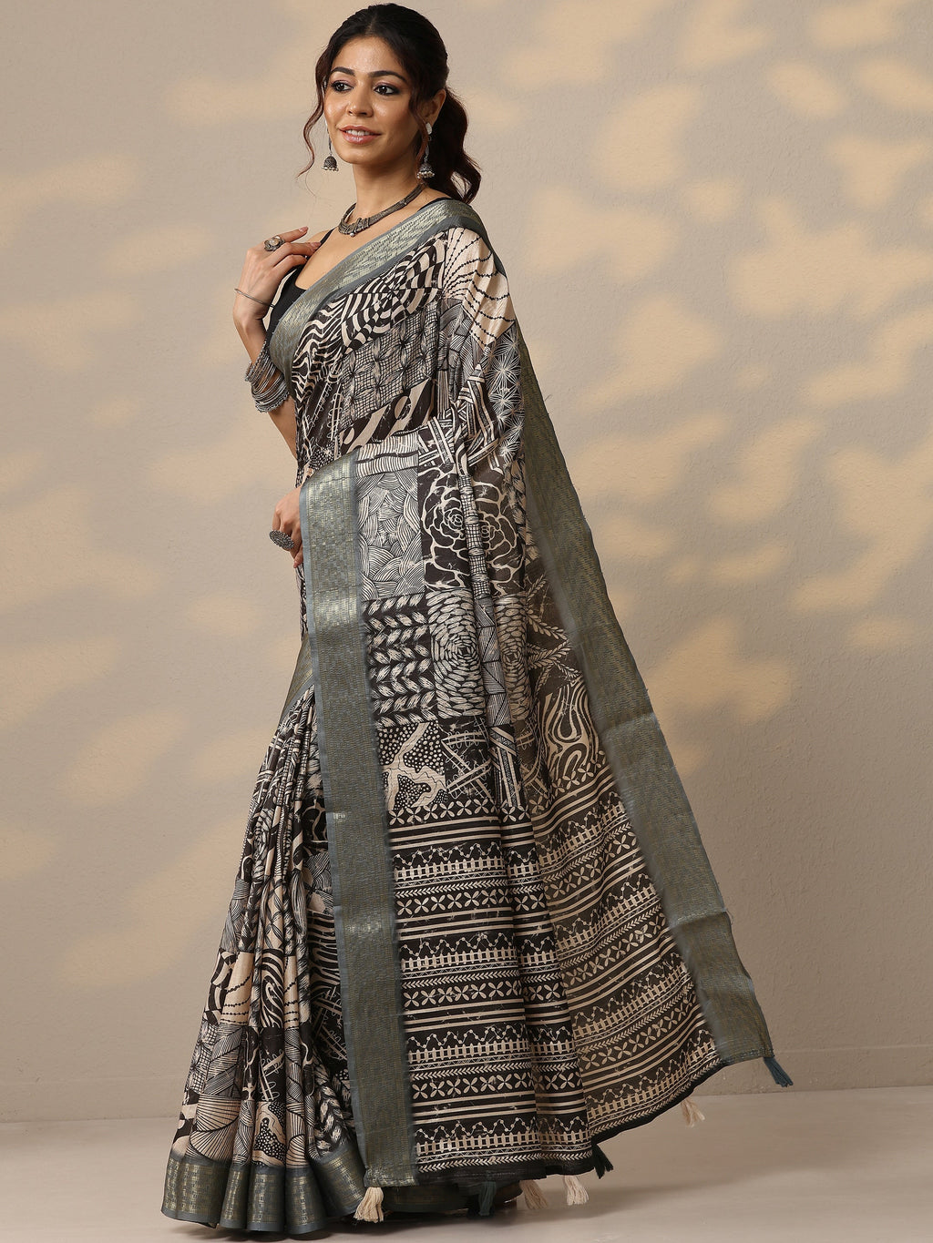 Grey Printed Silk Blend Sarees With Unstitched Blouse Piece