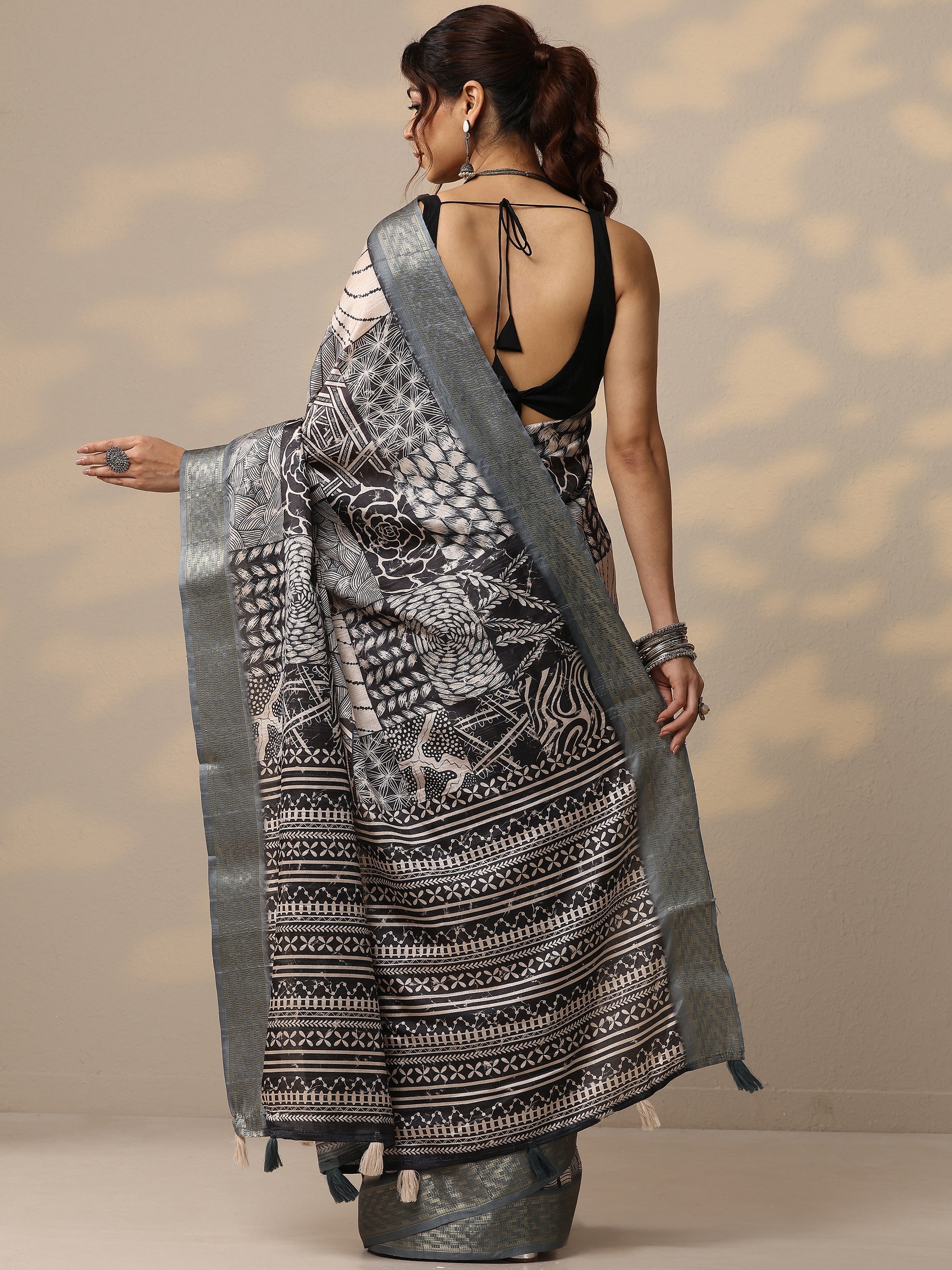Grey Printed Silk Blend Sarees With Unstitched Blouse Piece