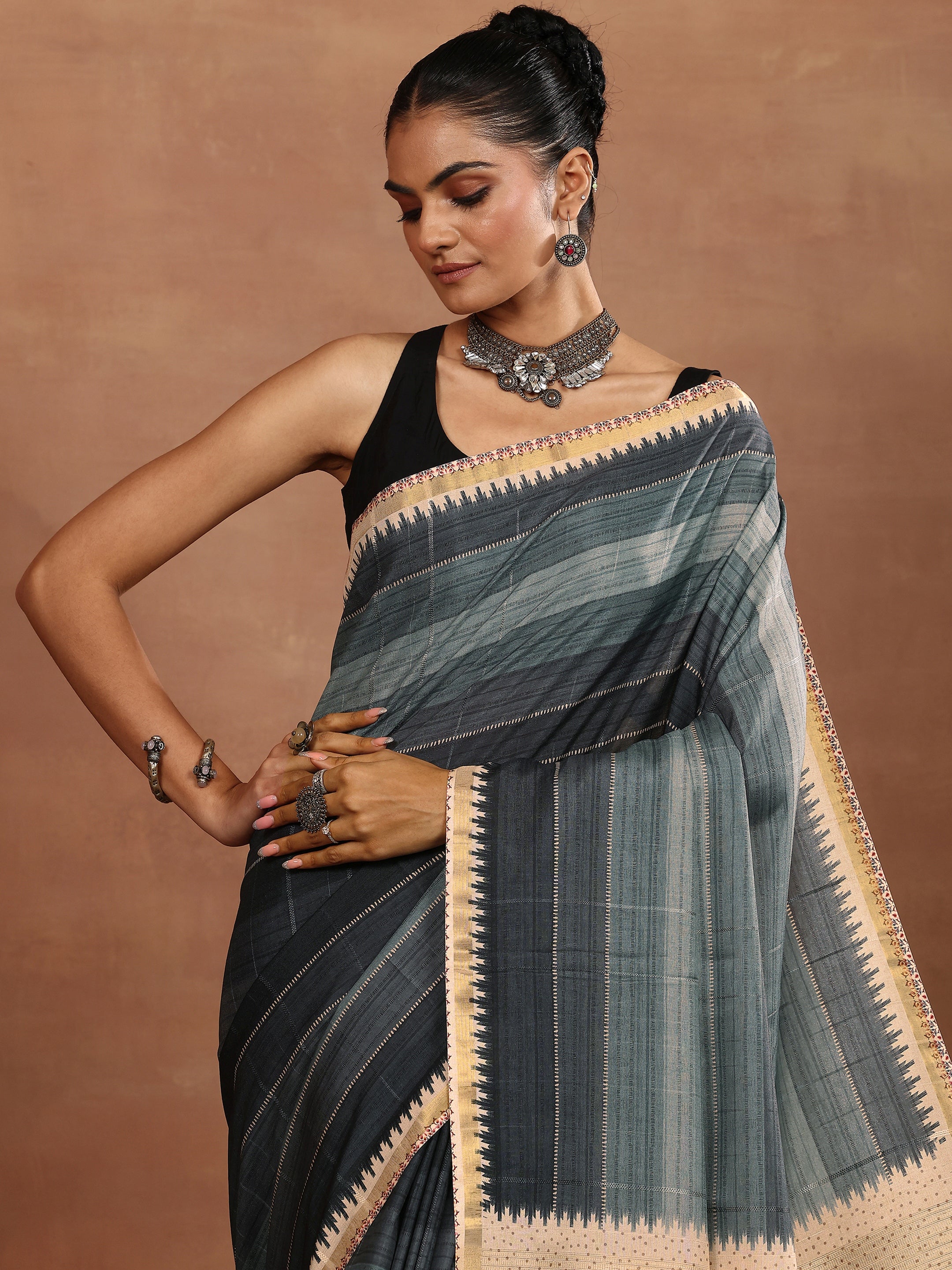 Grey Printed Silk Blend Sarees With Unstitched Blouse Piece