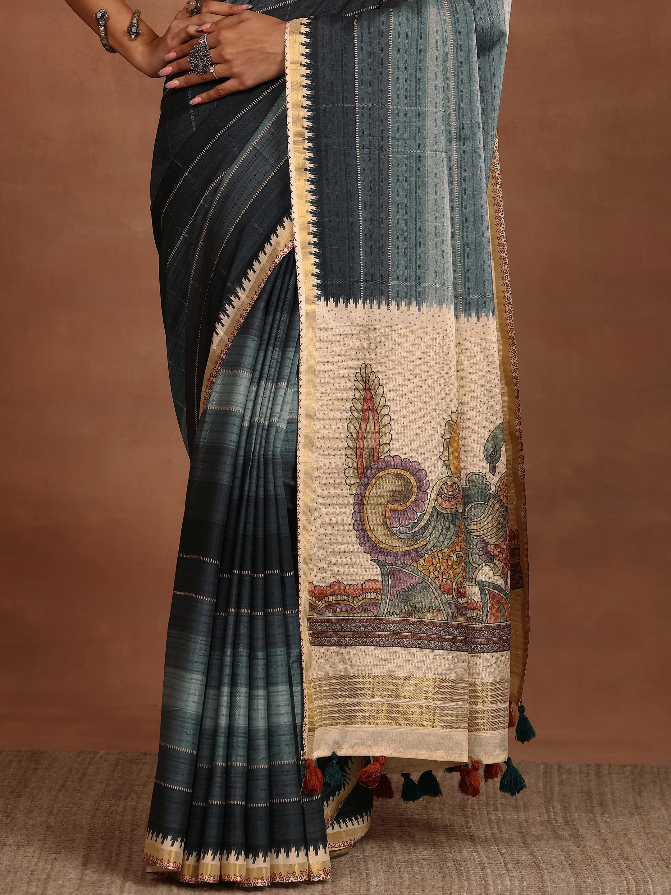 Grey Printed Silk Blend Sarees With Unstitched Blouse Piece