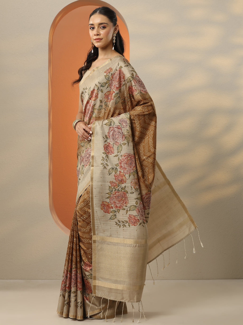 Mustard Printed Silk Blend Saree With Unstitched Blouse Piece