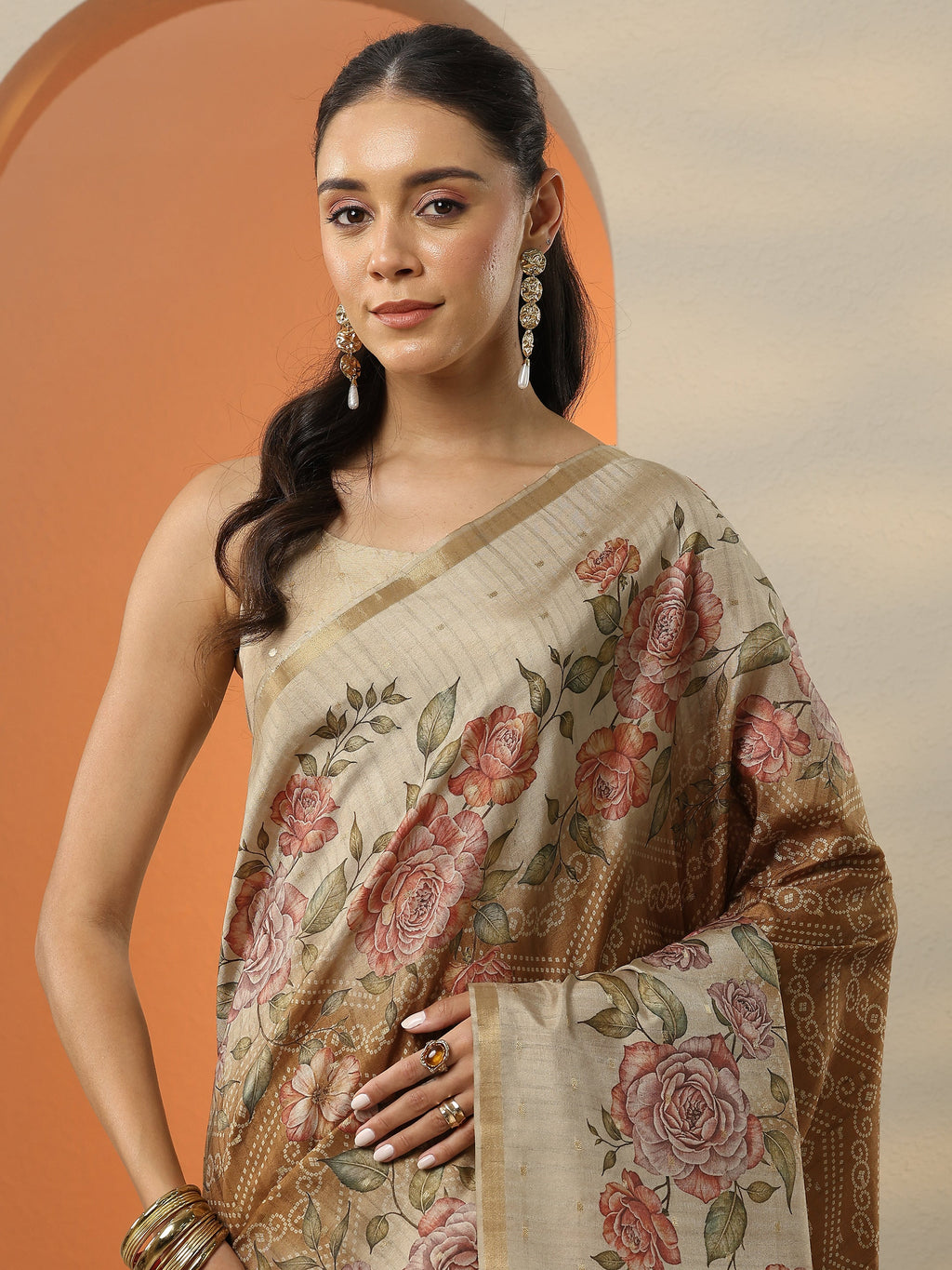 Mustard Printed Silk Blend Saree With Unstitched Blouse Piece