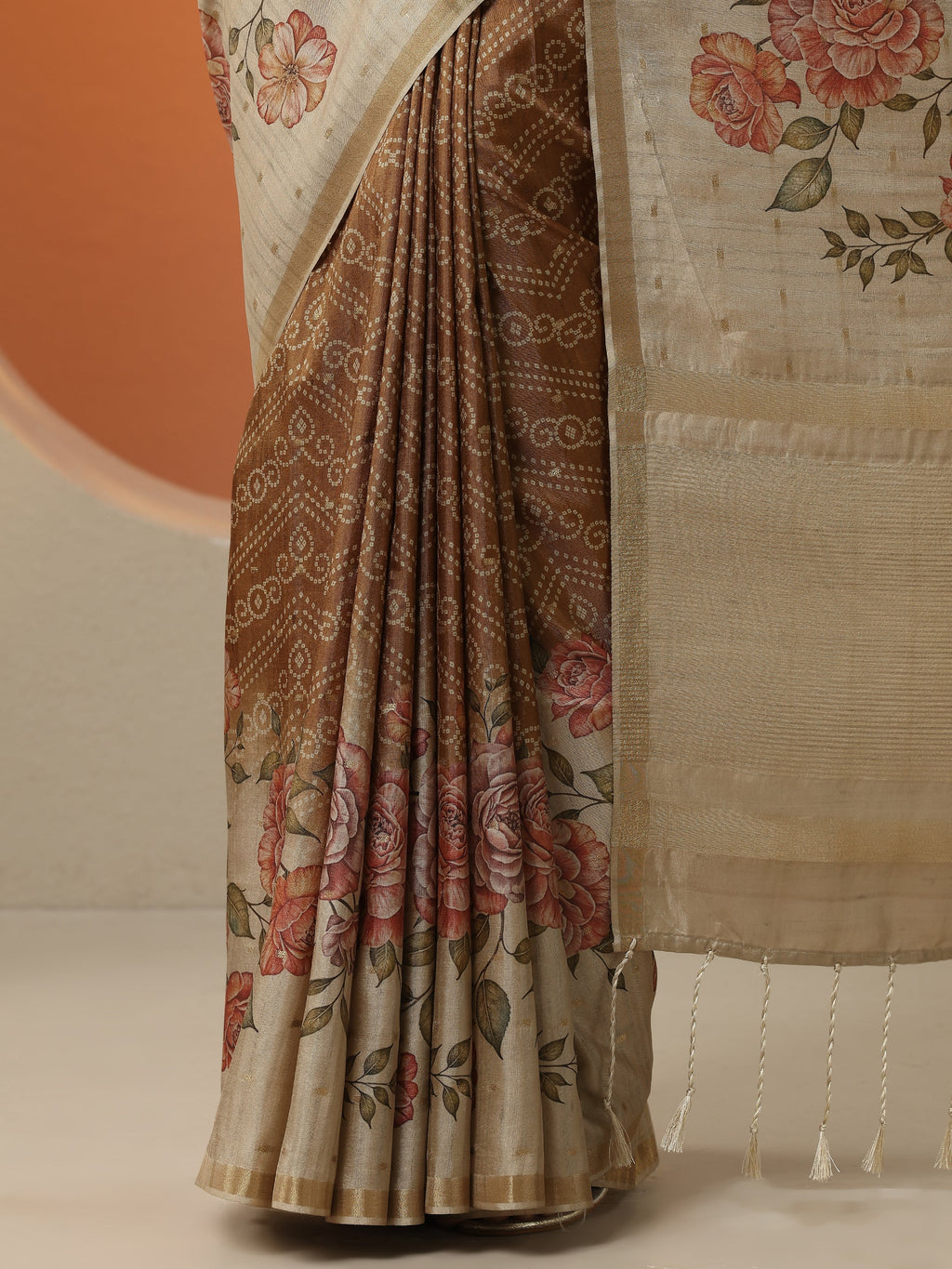 Mustard Printed Silk Blend Saree With Unstitched Blouse Piece