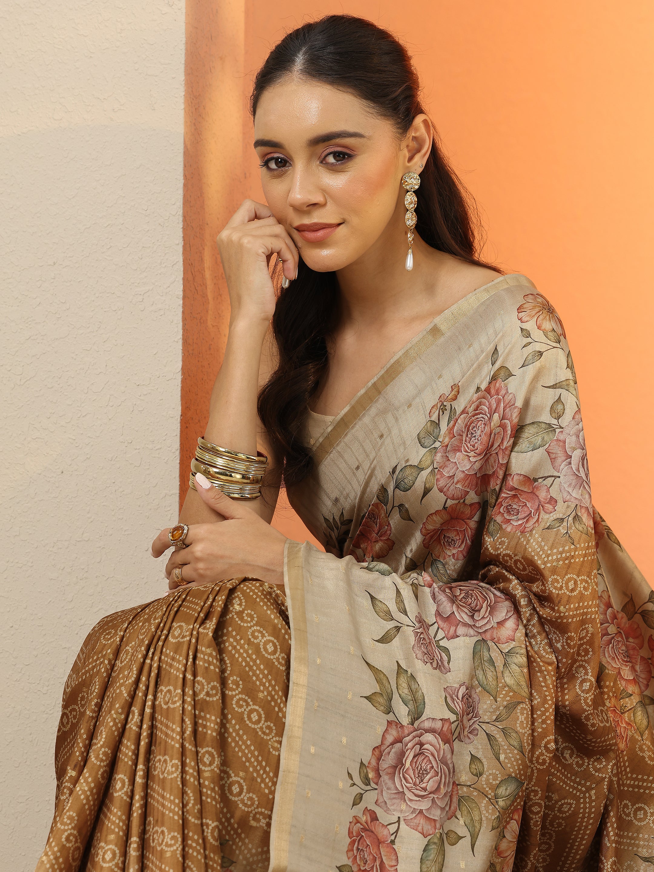 Mustard Printed Silk Blend Saree With Unstitched Blouse Piece