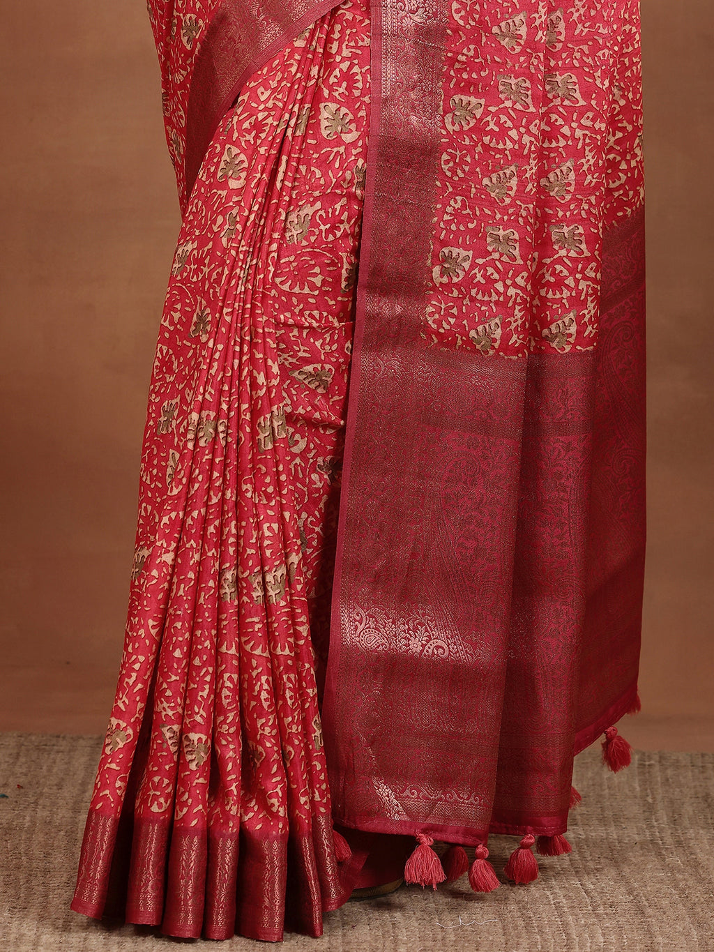Coral Printed Silk Blend Sarees With Unstitched Blouse Piece
