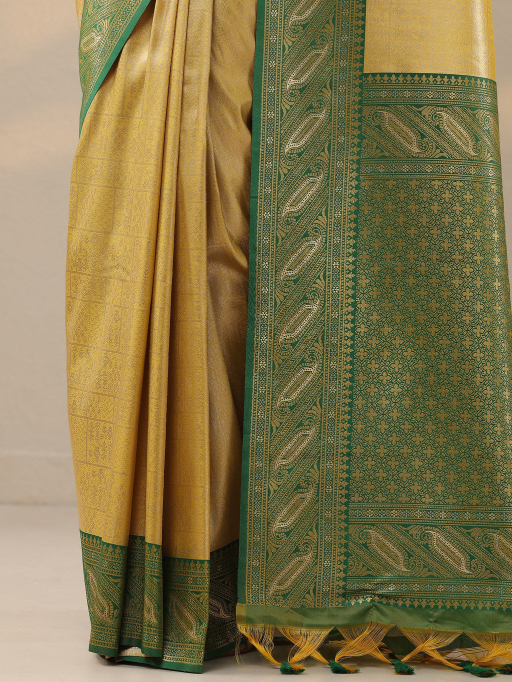 Green Woven Design Silk Blend Saree With Unstitched Blouse Piece