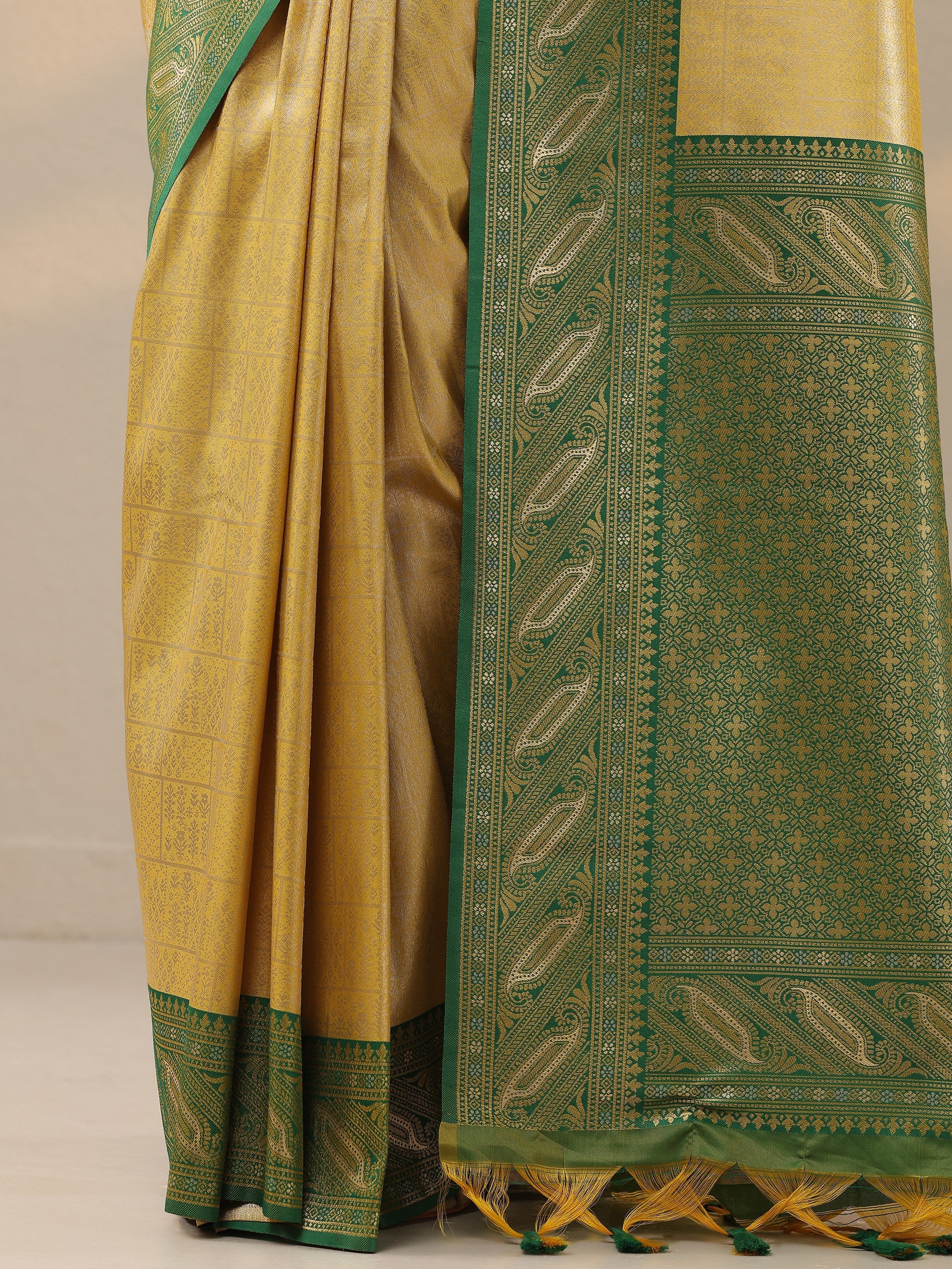 Green Woven Design Silk Blend Saree With Unstitched Blouse Piece