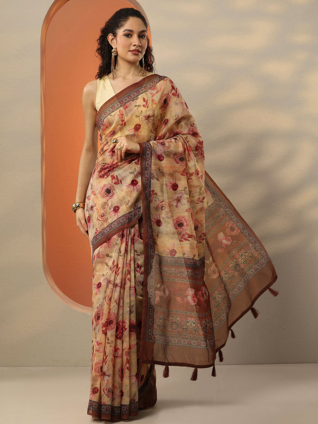 Beige Printed Silk Blend Saree With Unstitched Blouse Piece