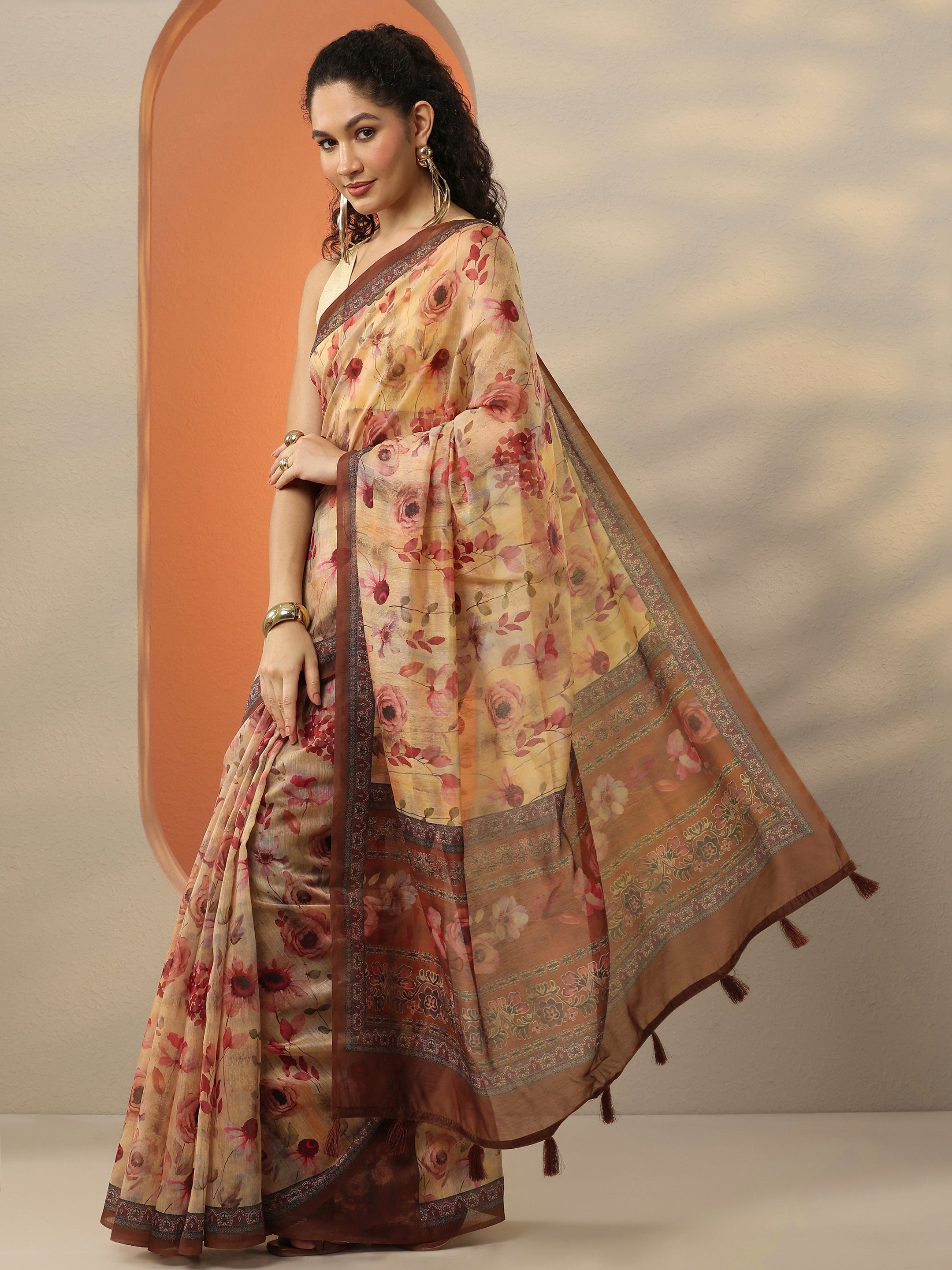 Beige Printed Silk Blend Saree With Unstitched Blouse Piece