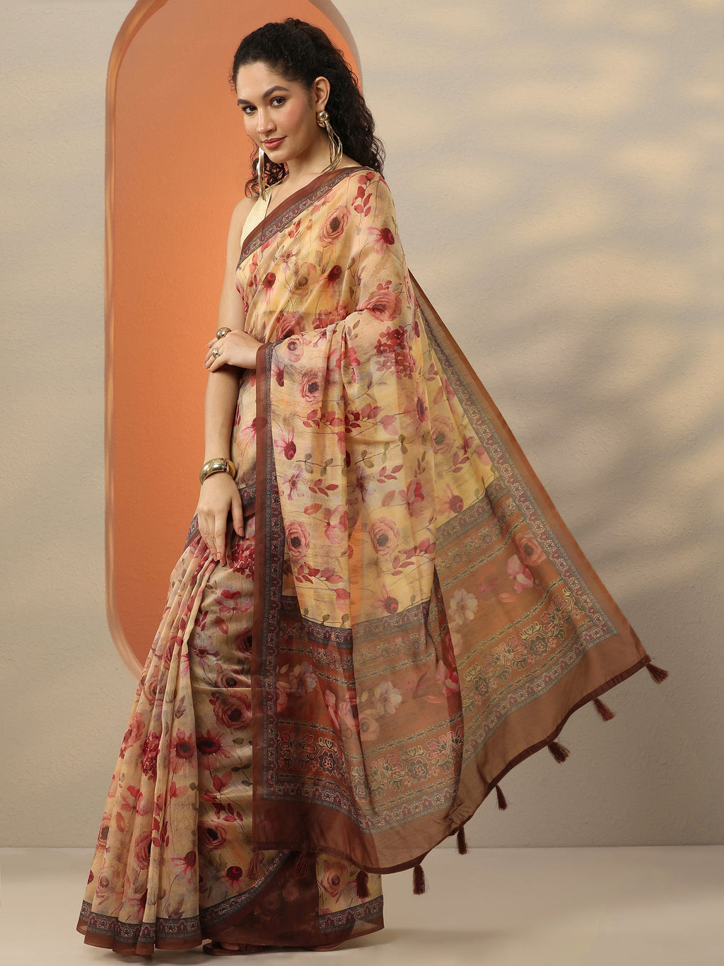 Beige Printed Silk Blend Saree With Unstitched Blouse Piece