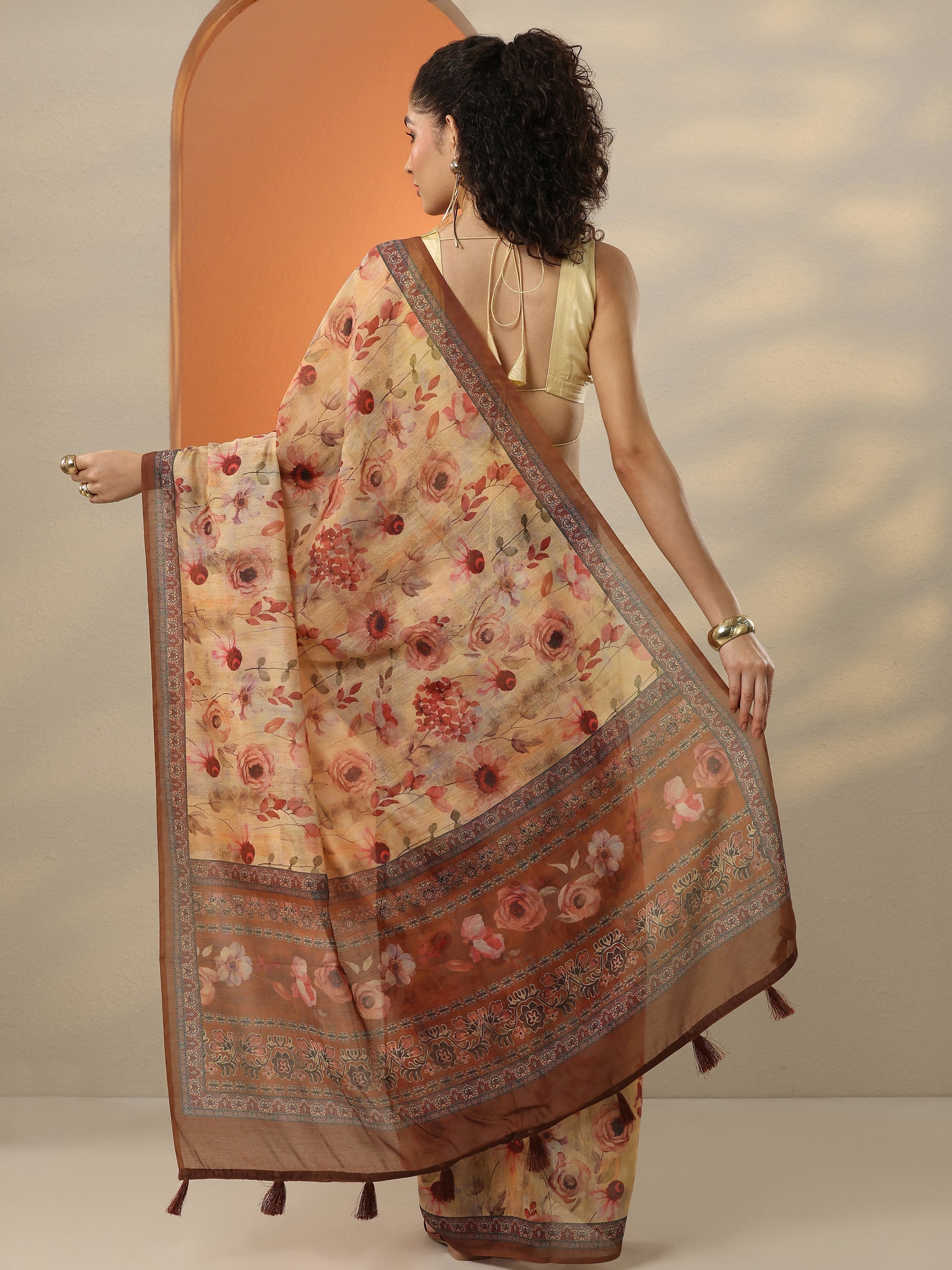 Beige Printed Silk Blend Saree With Unstitched Blouse Piece