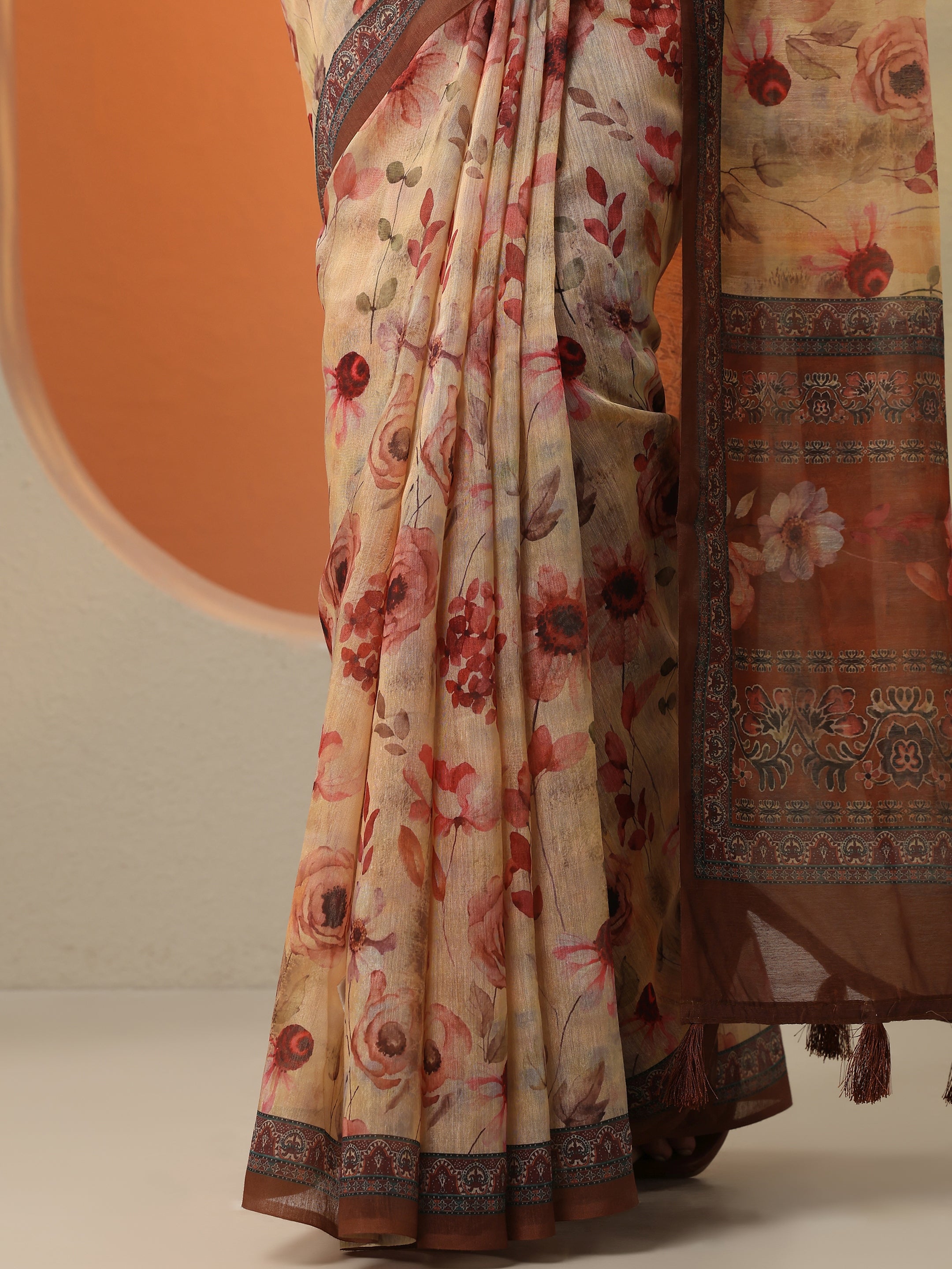 Beige Printed Silk Blend Saree With Unstitched Blouse Piece