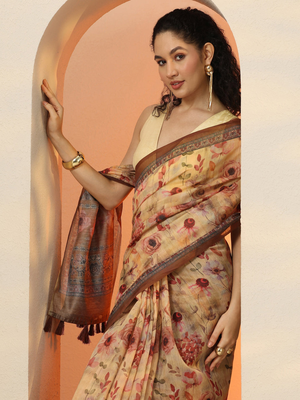Beige Printed Silk Blend Saree With Unstitched Blouse Piece