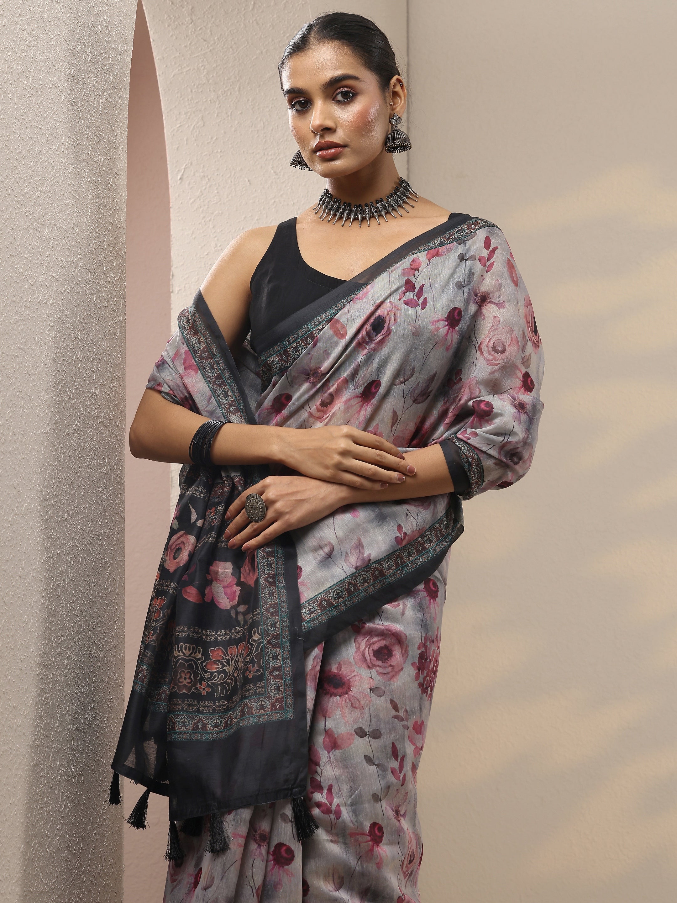 Grey Printed Silk Blend Saree With Unstitched Blouse Piece