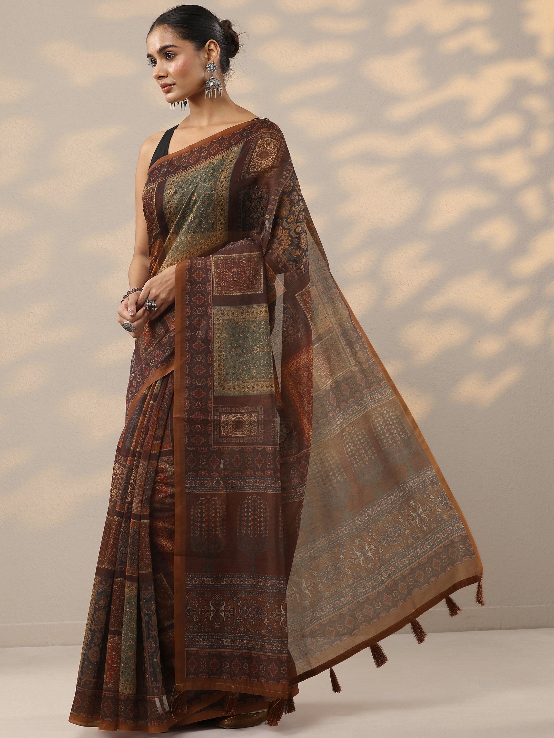 Brown Printed Silk Blend Saree With Unstitched Blouse Piece