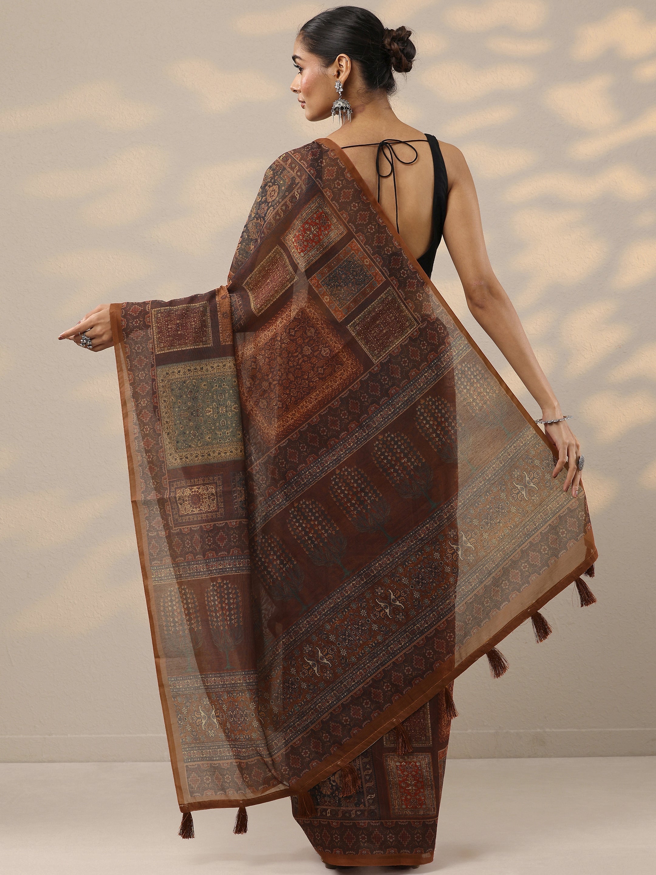 Brown Printed Silk Blend Saree With Unstitched Blouse Piece