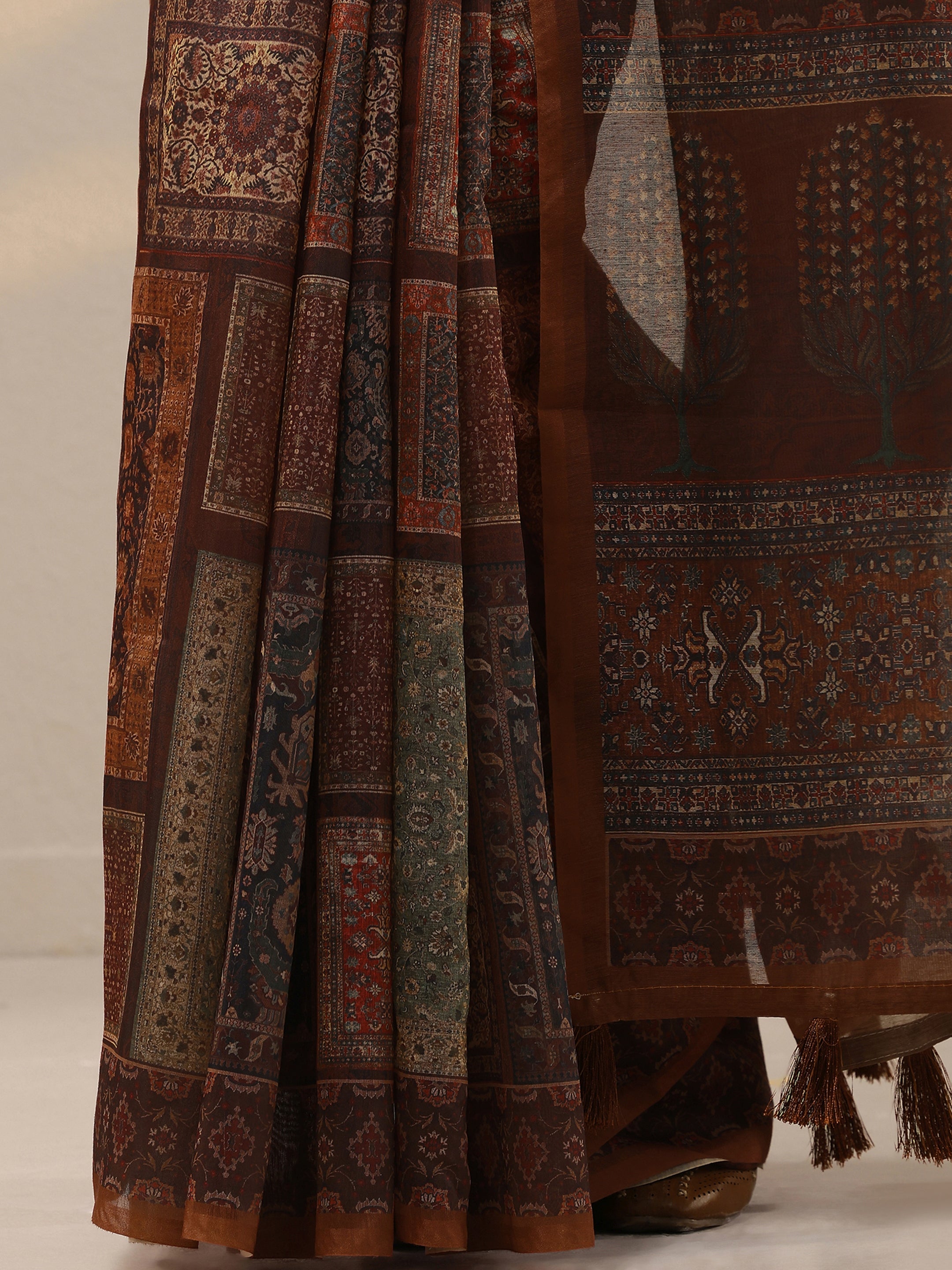 Brown Printed Silk Blend Saree With Unstitched Blouse Piece