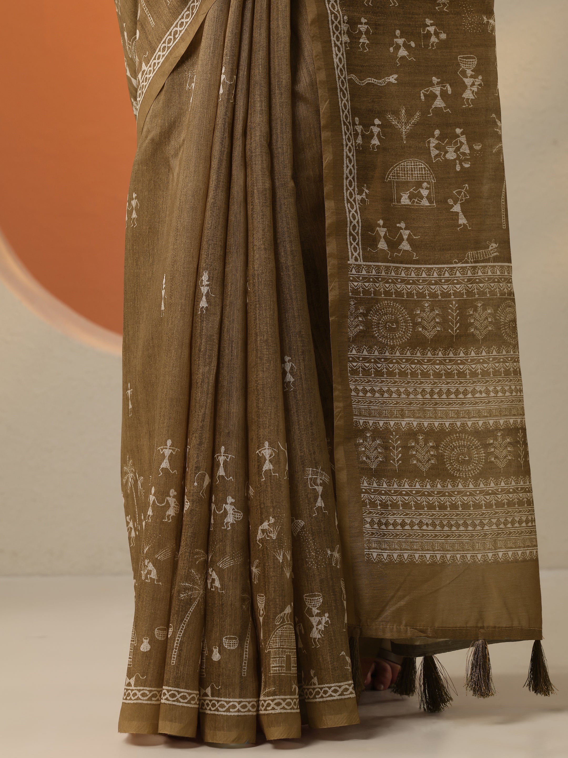 Brown Printed Silk Blend Saree With Unstitched Blouse Piece