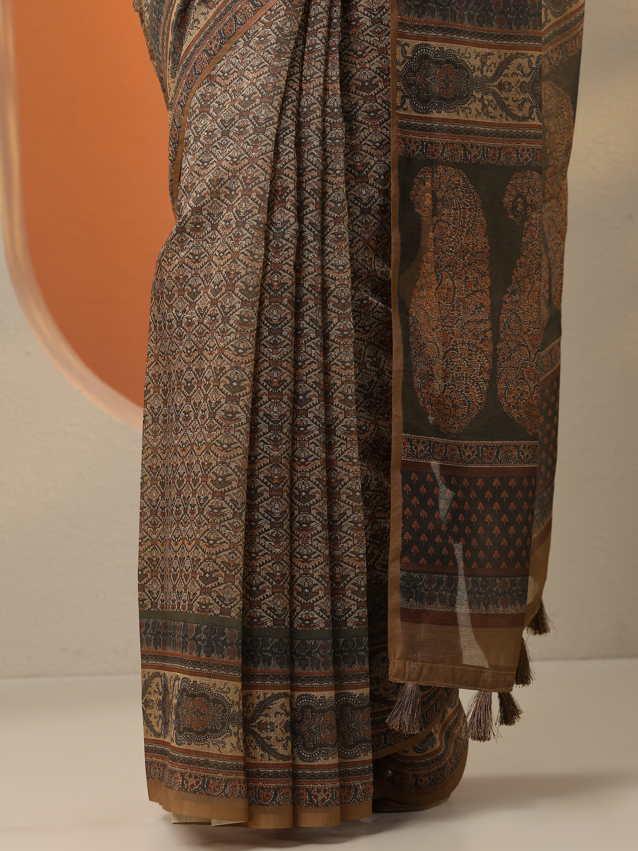 Brown Printed Silk Blend Saree With Unstitched Blouse Piece
