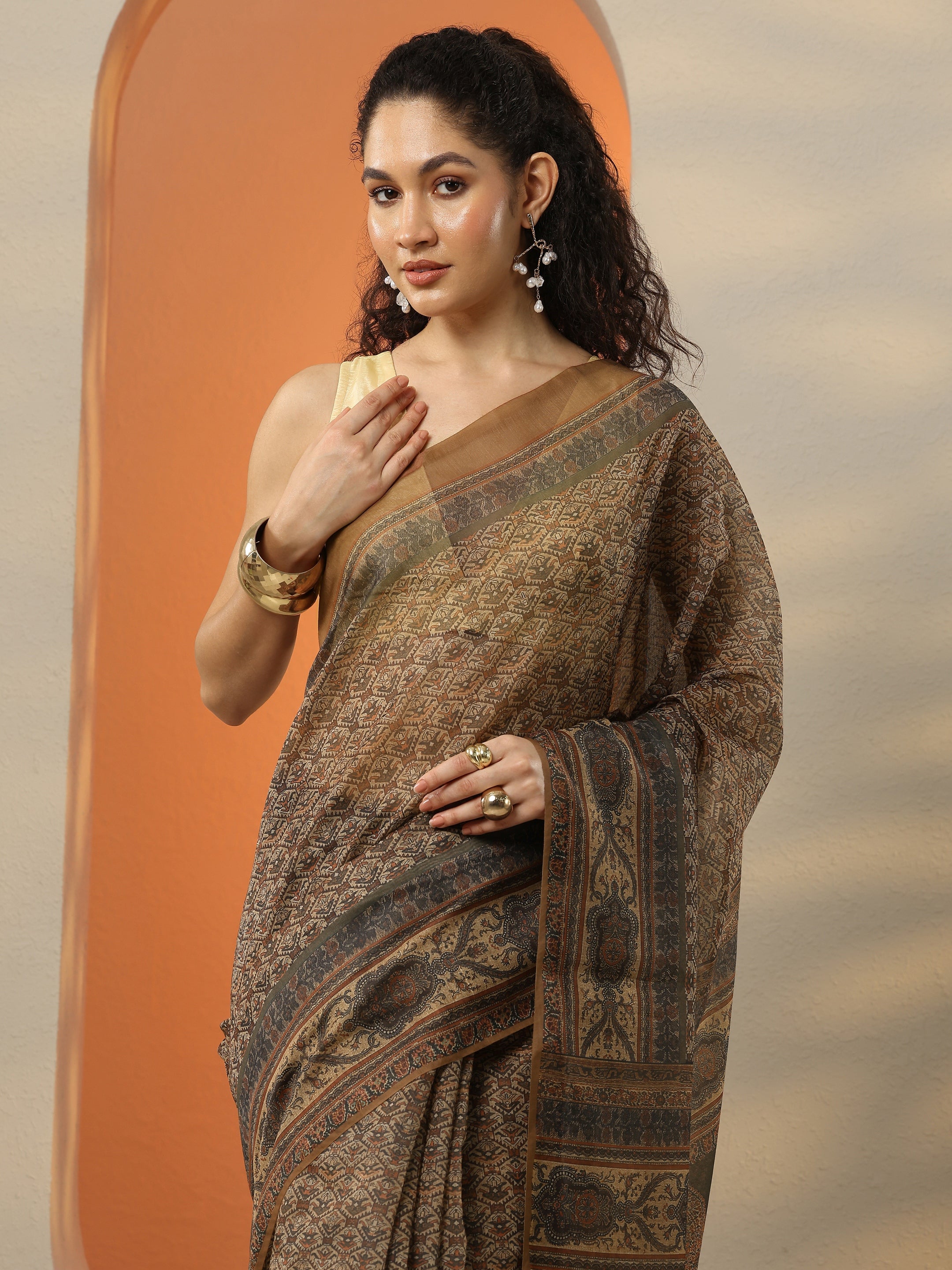 Brown Printed Silk Blend Saree With Unstitched Blouse Piece